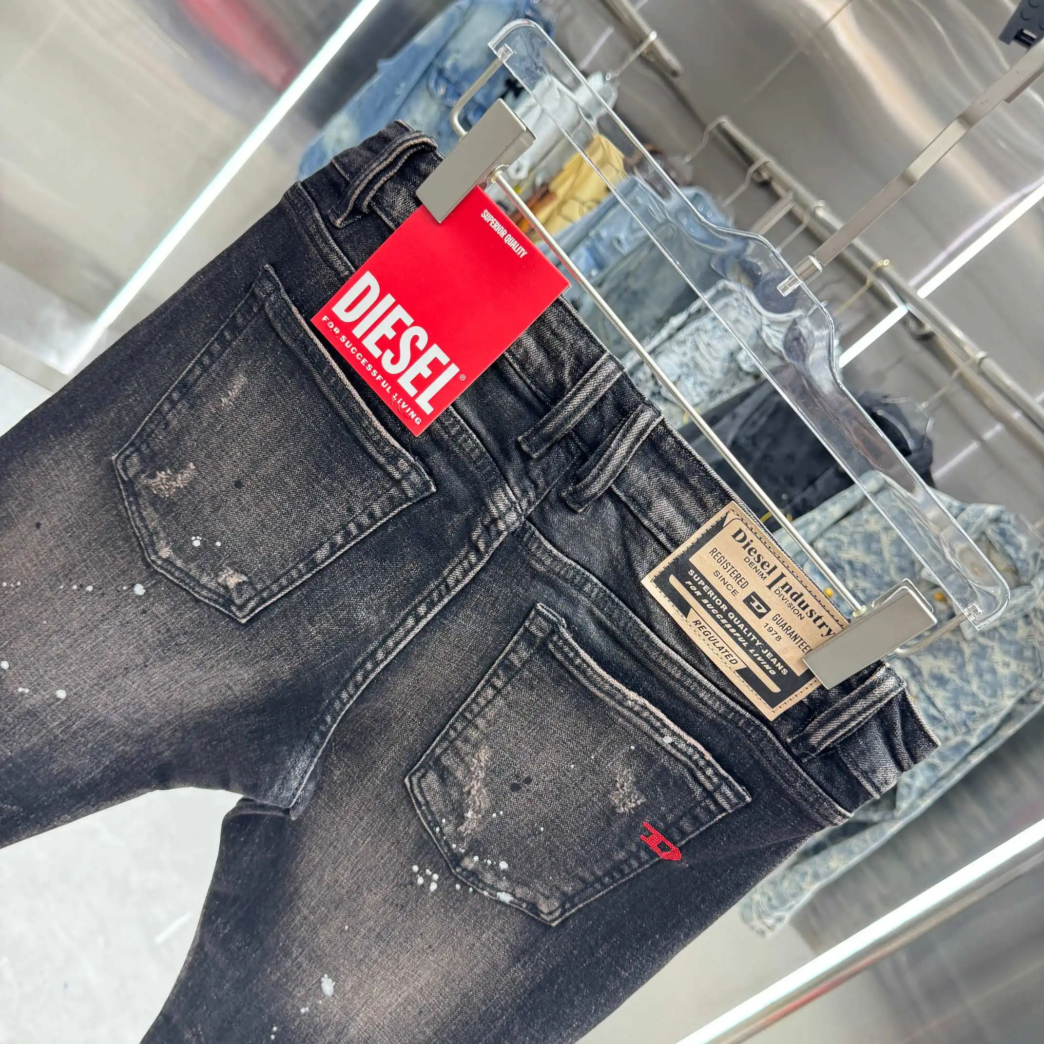 Distressed Slim-Fit Paint Splatter Jeans D22019127 — view 5