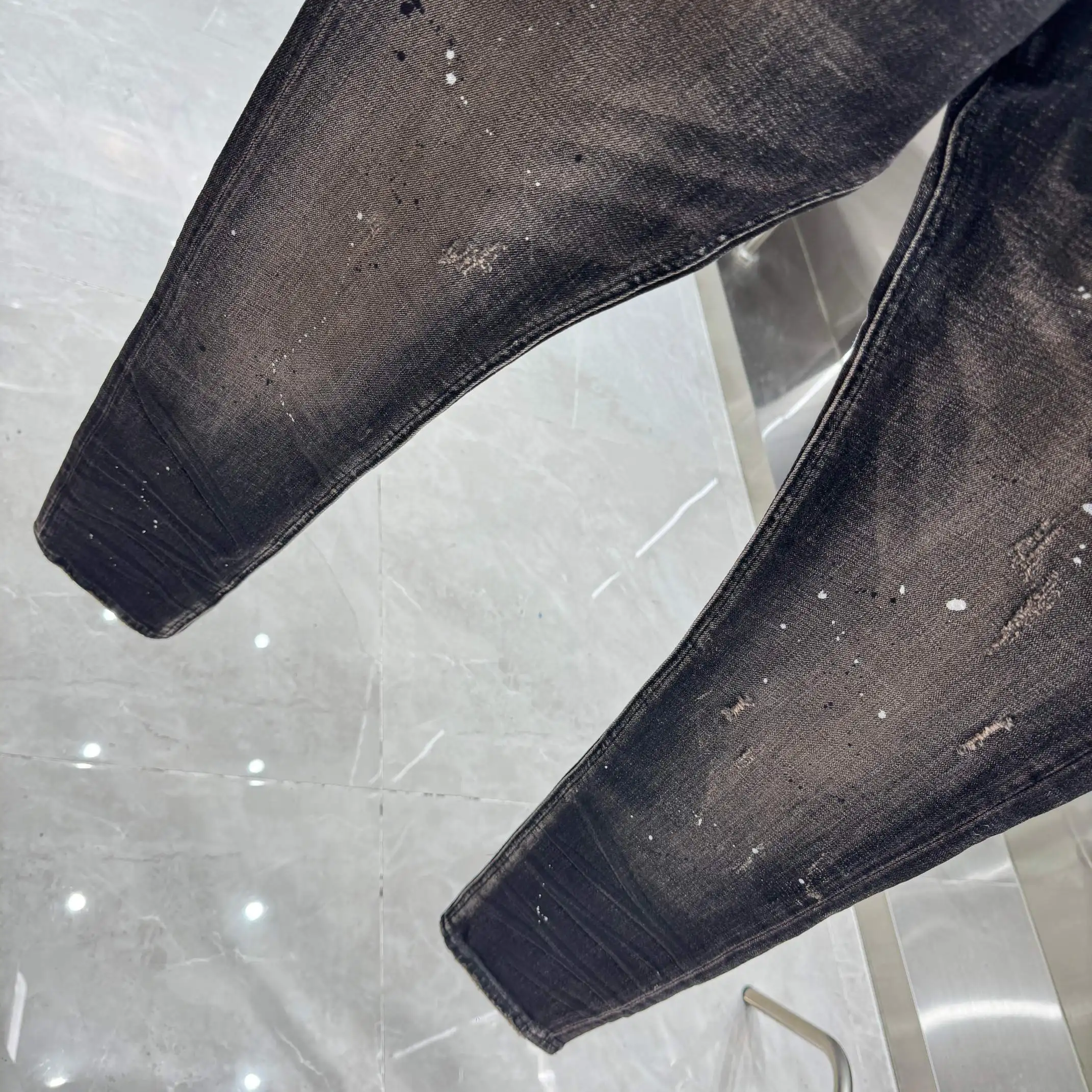 Distressed Slim-Fit Paint Splatter Jeans D22019127 — view 9