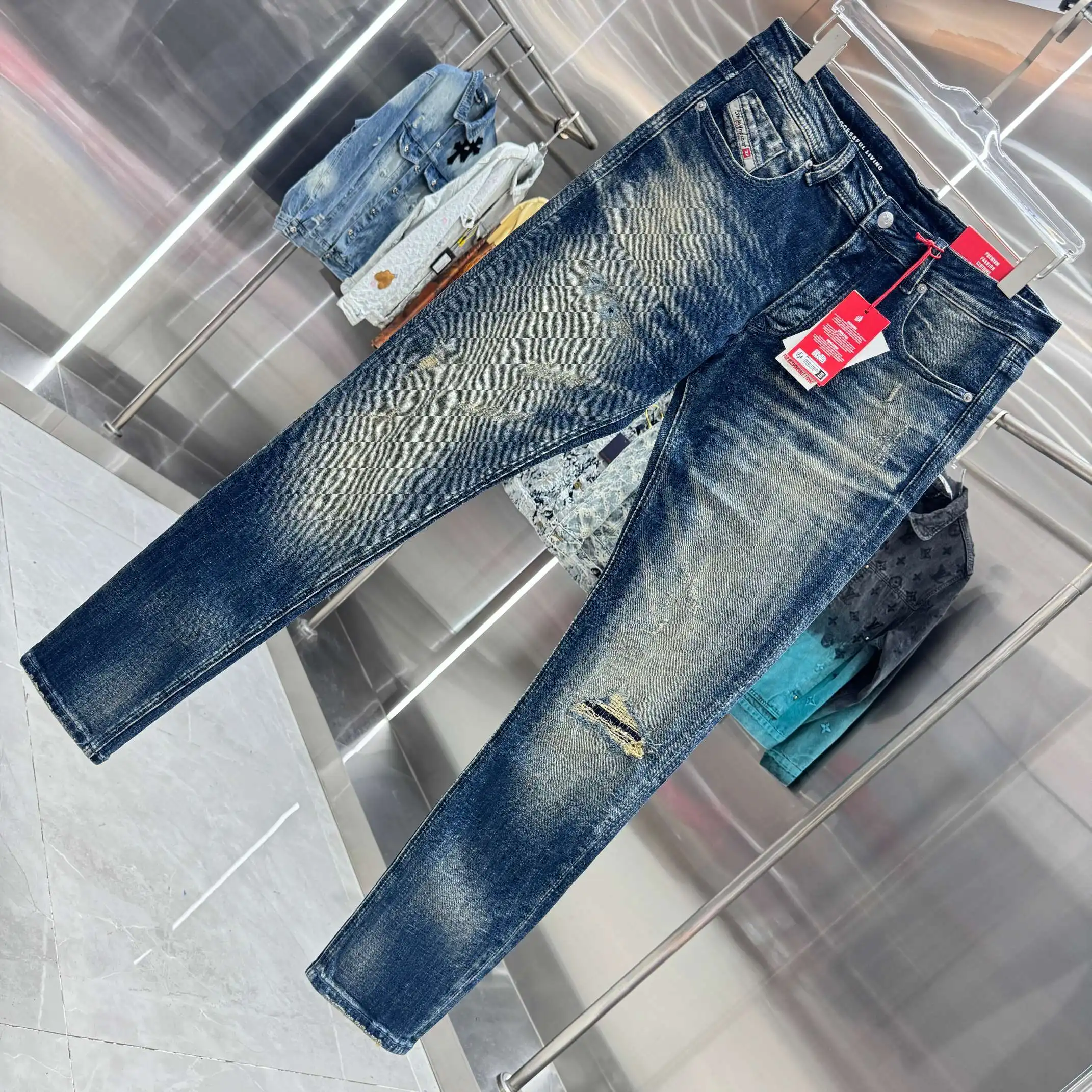 Distressed Slim-Fit Stretch Jeans D22019052 — view 3