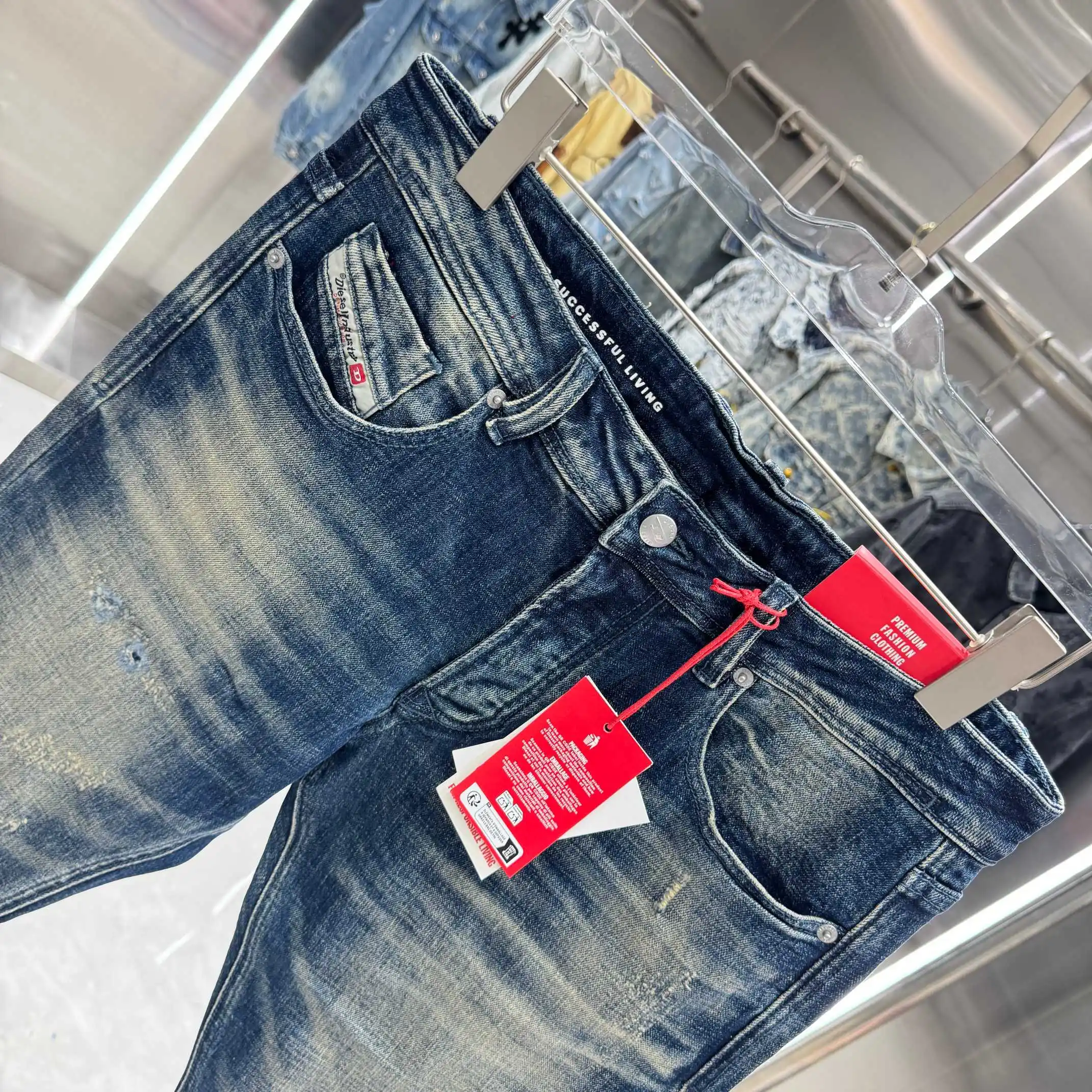 Distressed Slim-Fit Stretch Jeans D22019052 — view 4