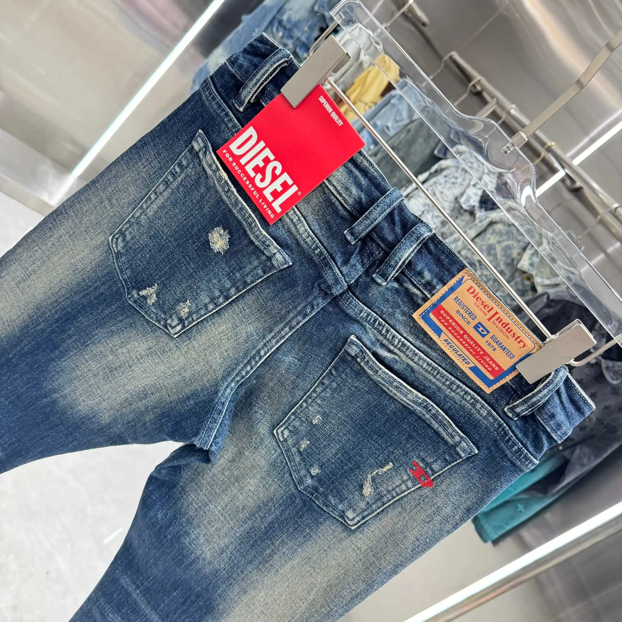 Distressed Slim-Fit Stretch Jeans D22019052 — view 5
