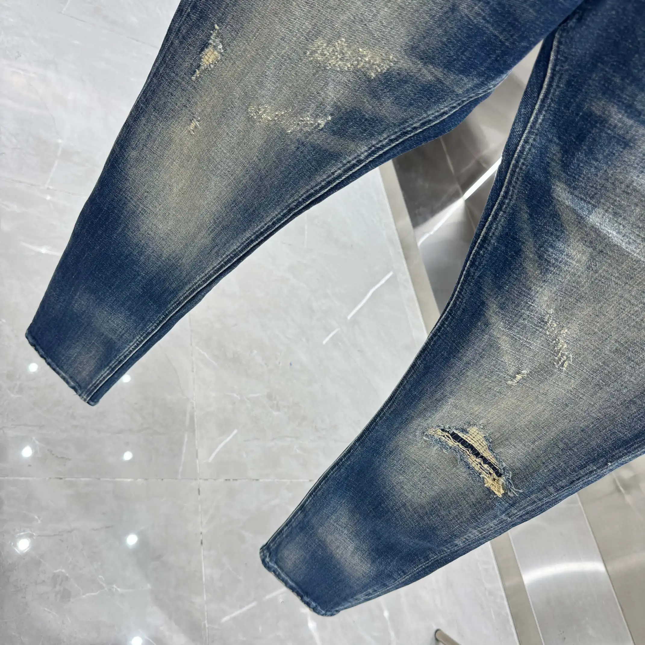 Distressed Slim-Fit Stretch Jeans D22019052 — view 9