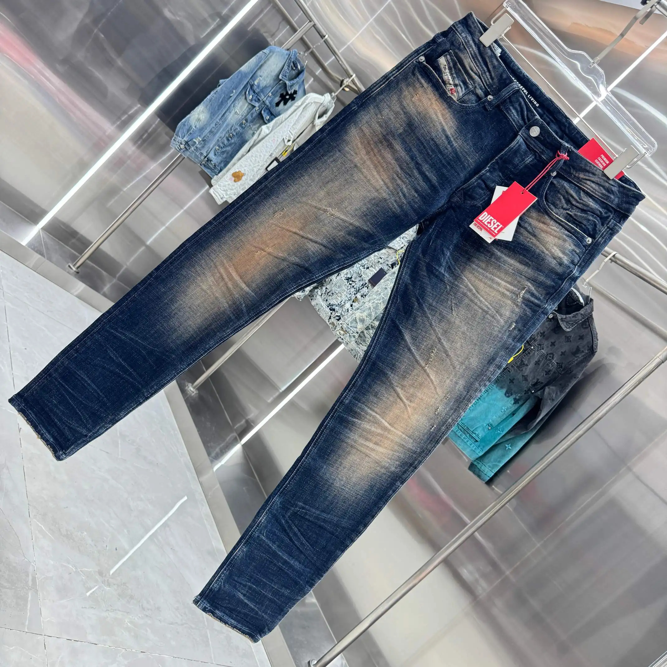 Distressed Slim-Fit Stretch Jeans D22019051 — view 3
