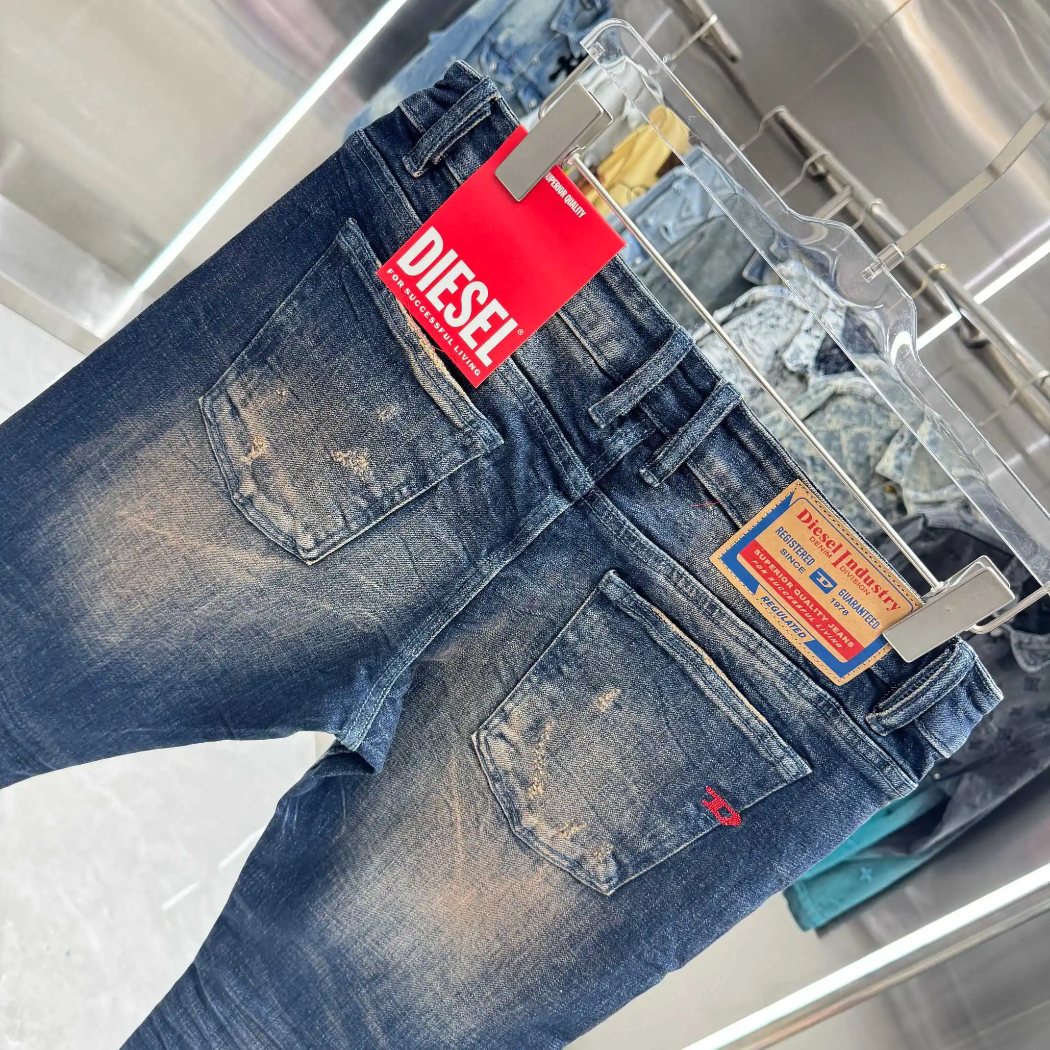 Distressed Slim-Fit Stretch Jeans D22019051 — view 5