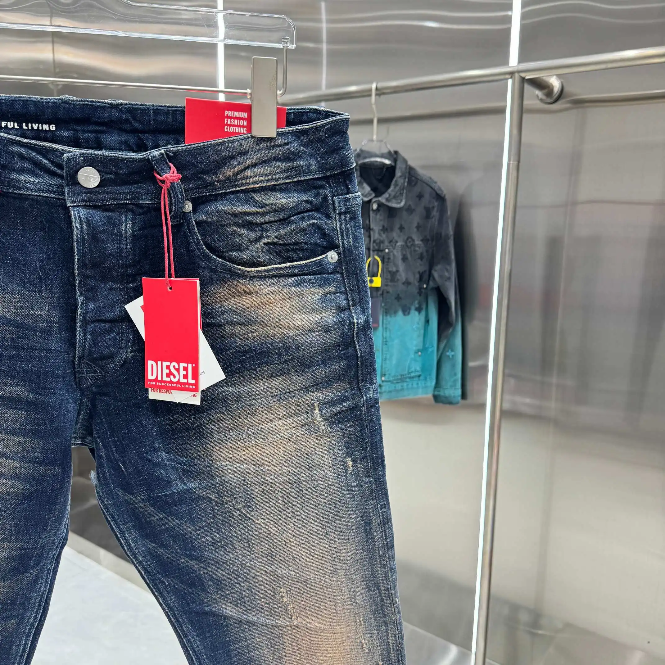 Distressed Slim-Fit Stretch Jeans D22019051 — view 7