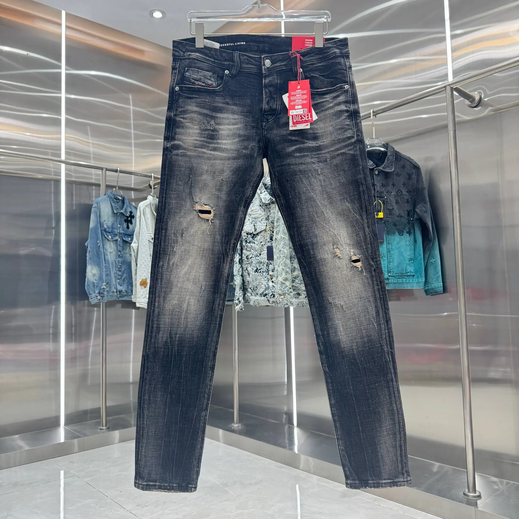 Distressed Slim-Fit Stretch Jeans D22019053