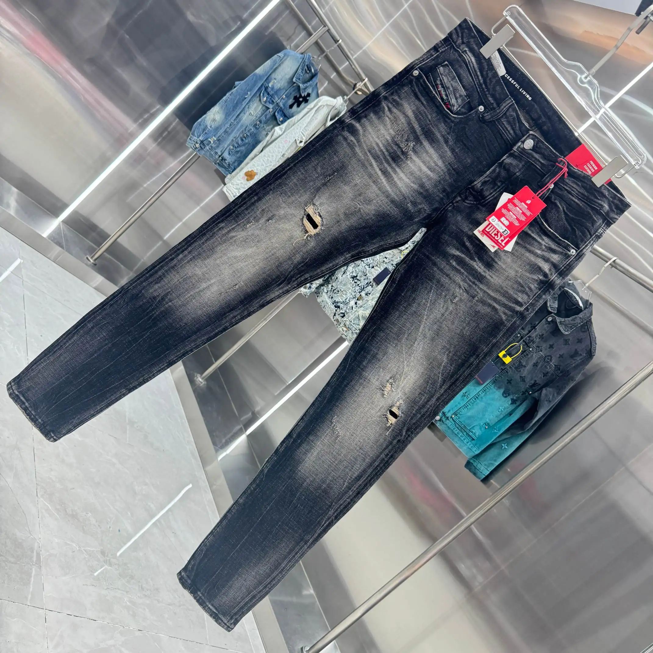 Distressed Slim-Fit Stretch Jeans D22019053 — view 3