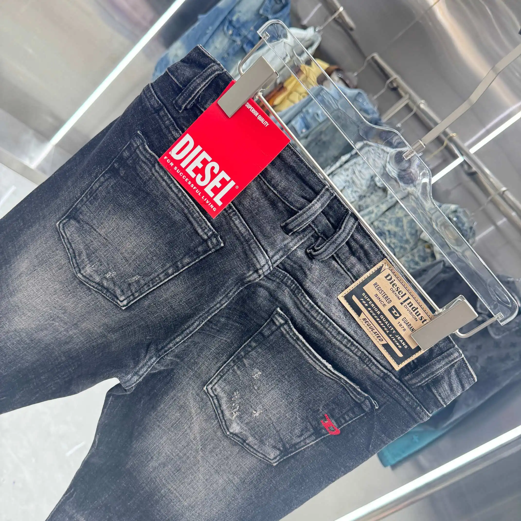Distressed Slim-Fit Stretch Jeans D22019053 — view 5