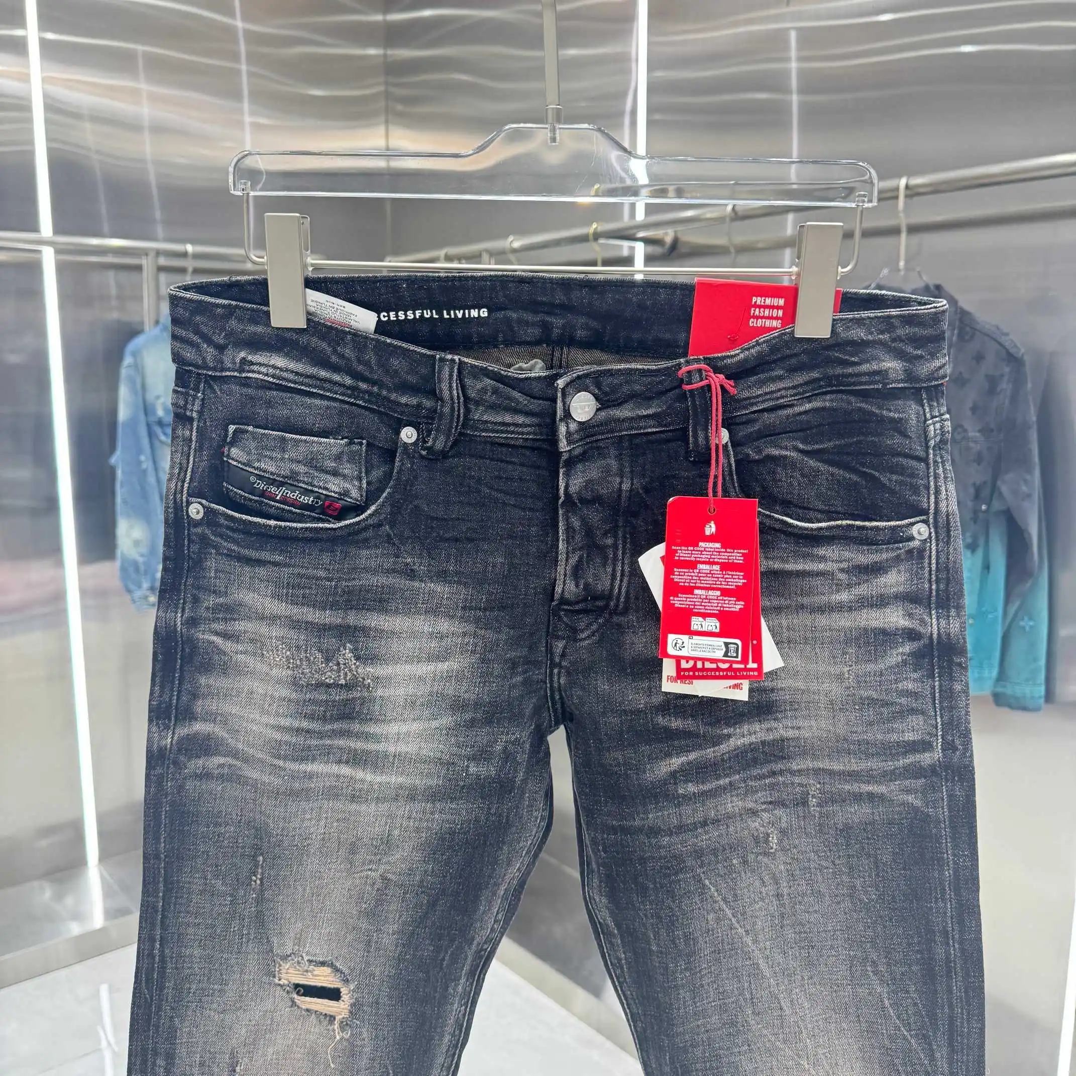Distressed Slim-Fit Stretch Jeans D22019053 — view 6