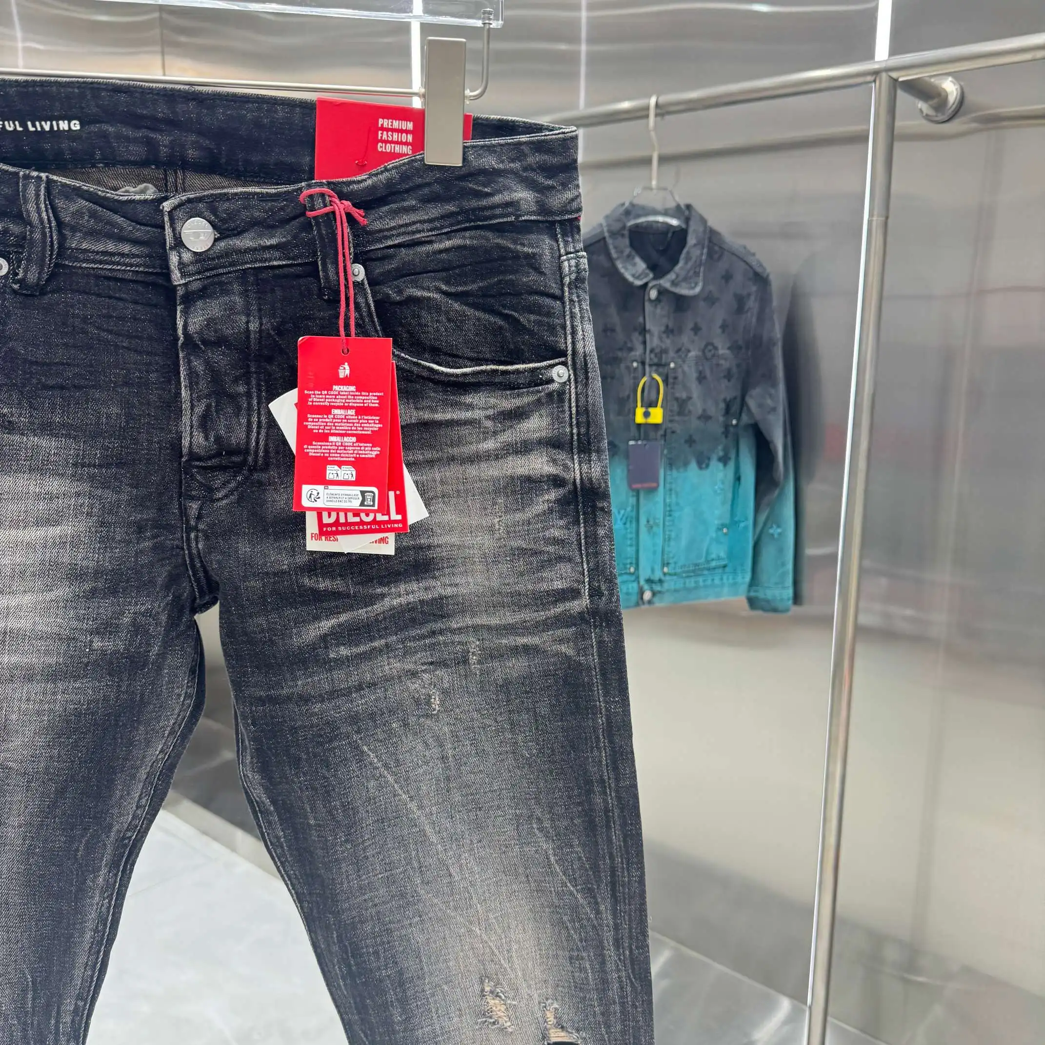 Distressed Slim-Fit Stretch Jeans D22019053 — view 7