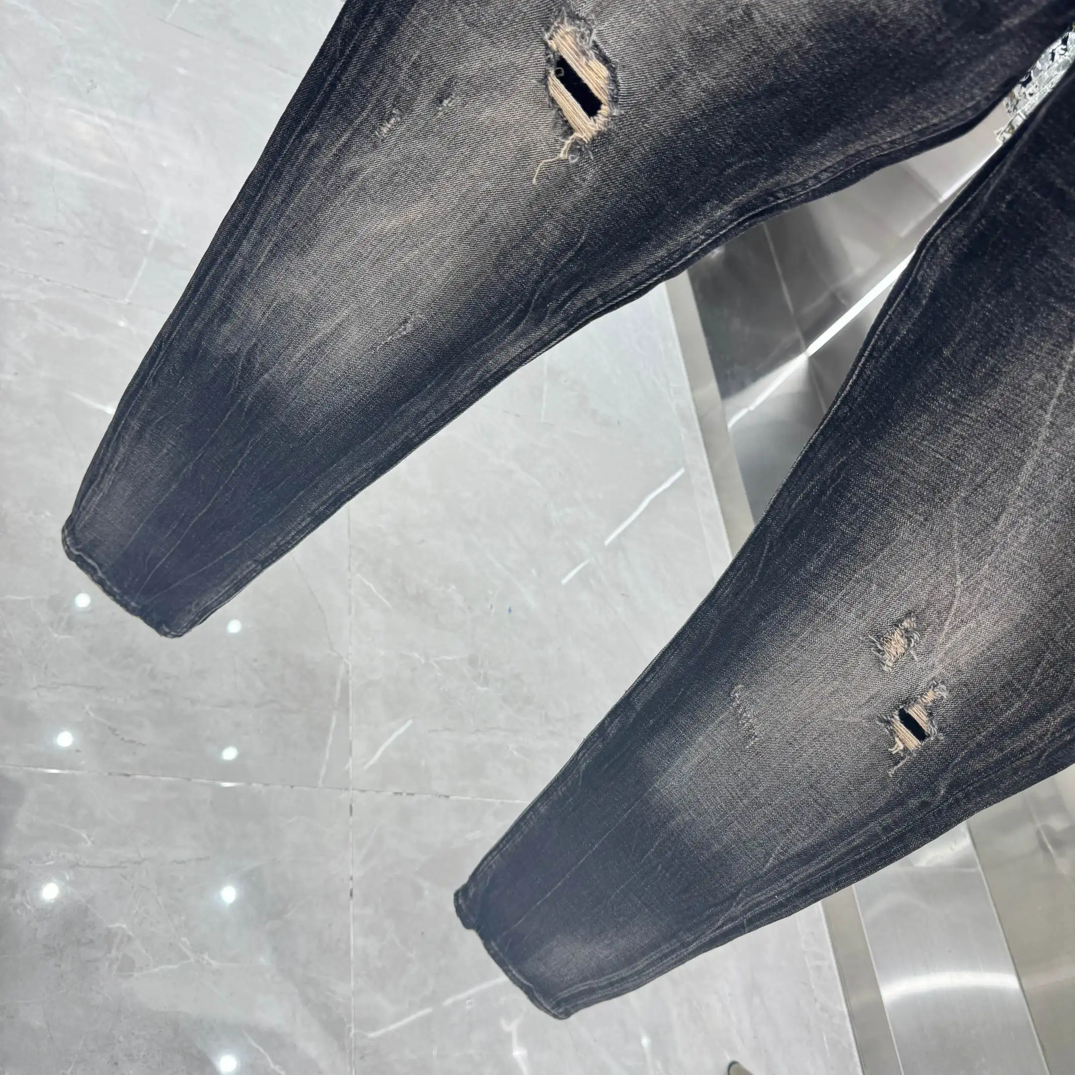 Distressed Slim-Fit Stretch Jeans D22019053 — view 9