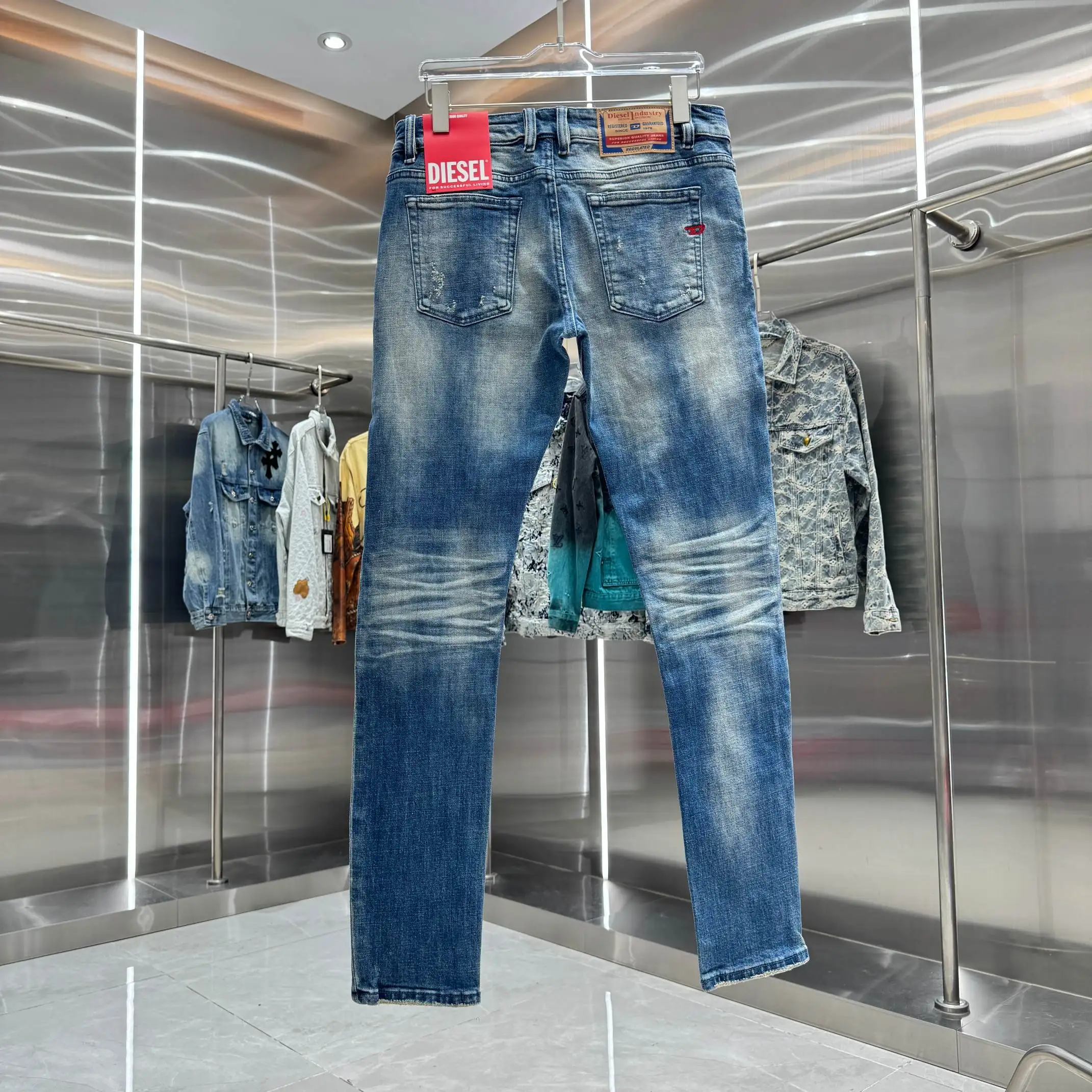 Distressed Slim-Fit Washed Jeans D22019132 — view 2
