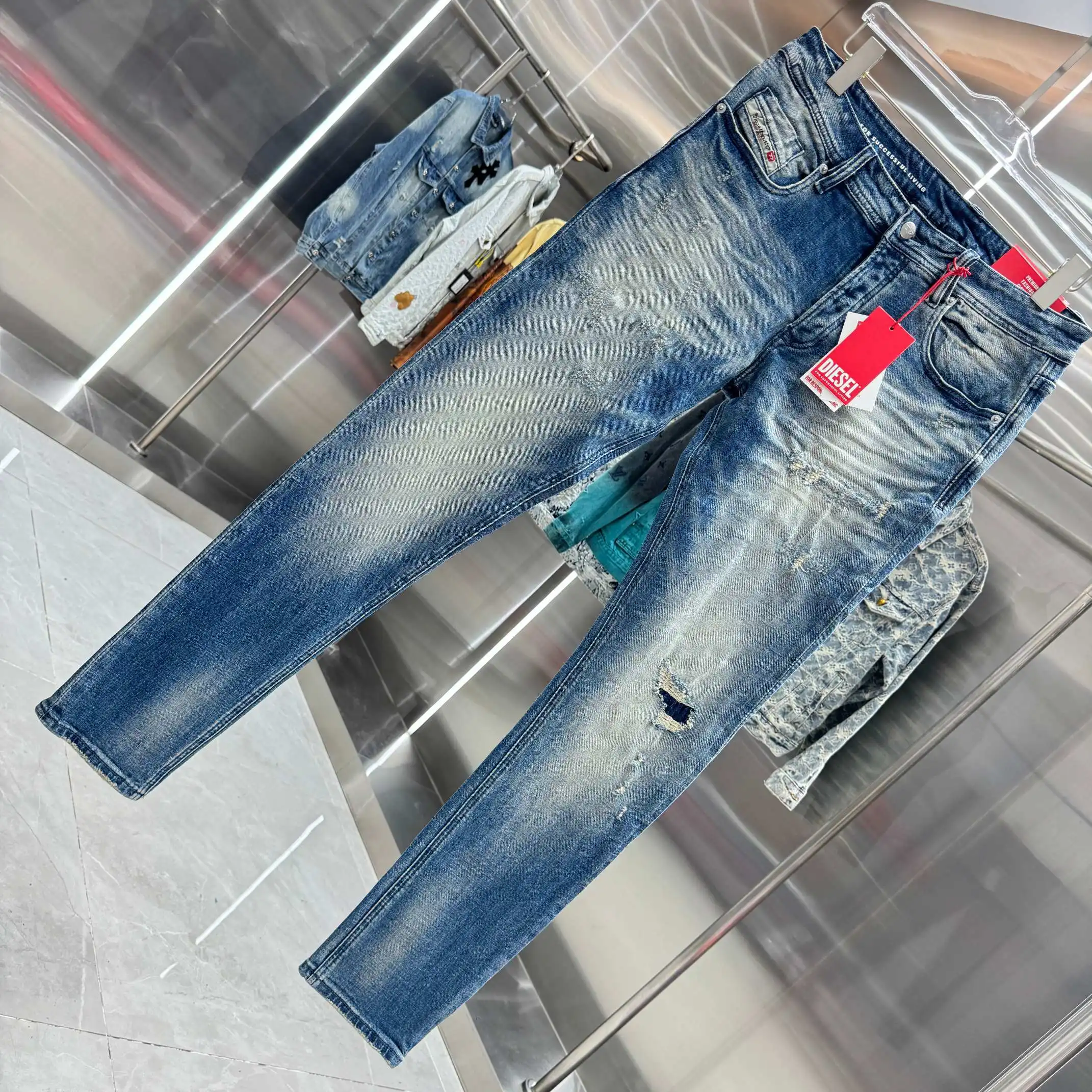 Distressed Slim-Fit Washed Jeans D22019132 — view 3