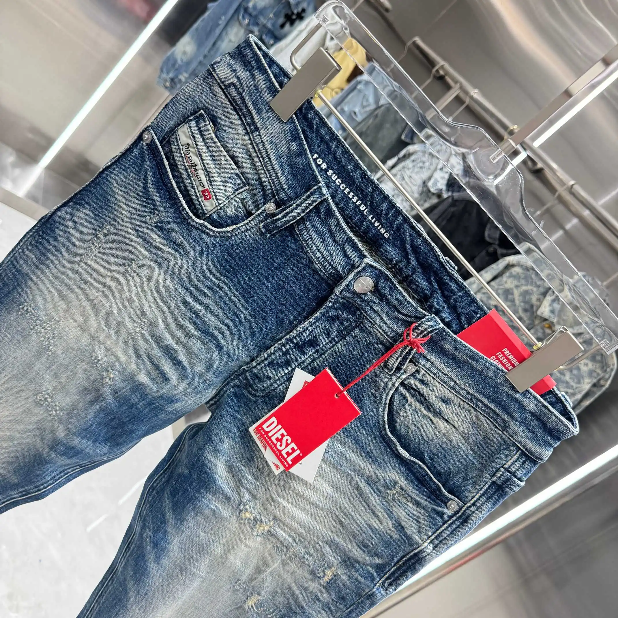 Distressed Slim-Fit Washed Jeans D22019132 — view 4