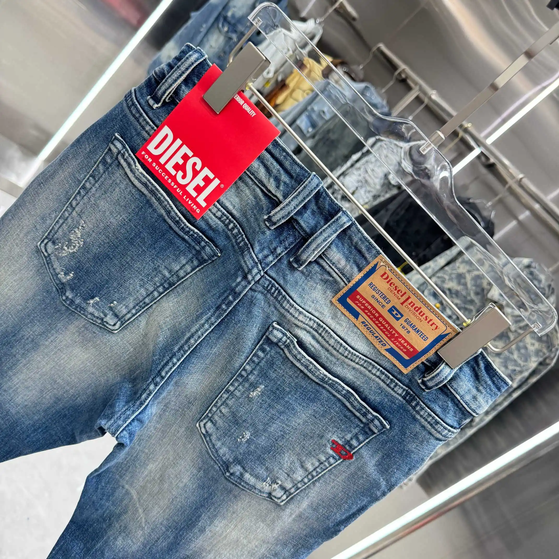 Distressed Slim-Fit Washed Jeans D22019132 — view 5