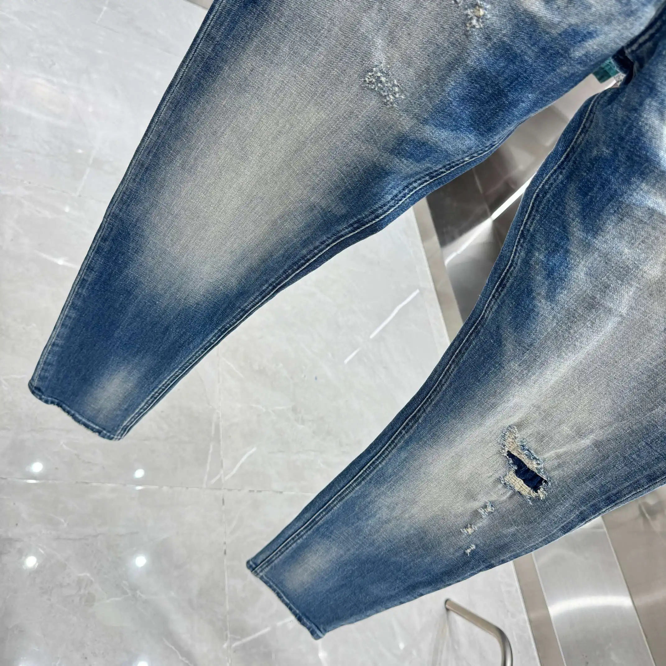 Distressed Slim-Fit Washed Jeans D22019132 — view 9