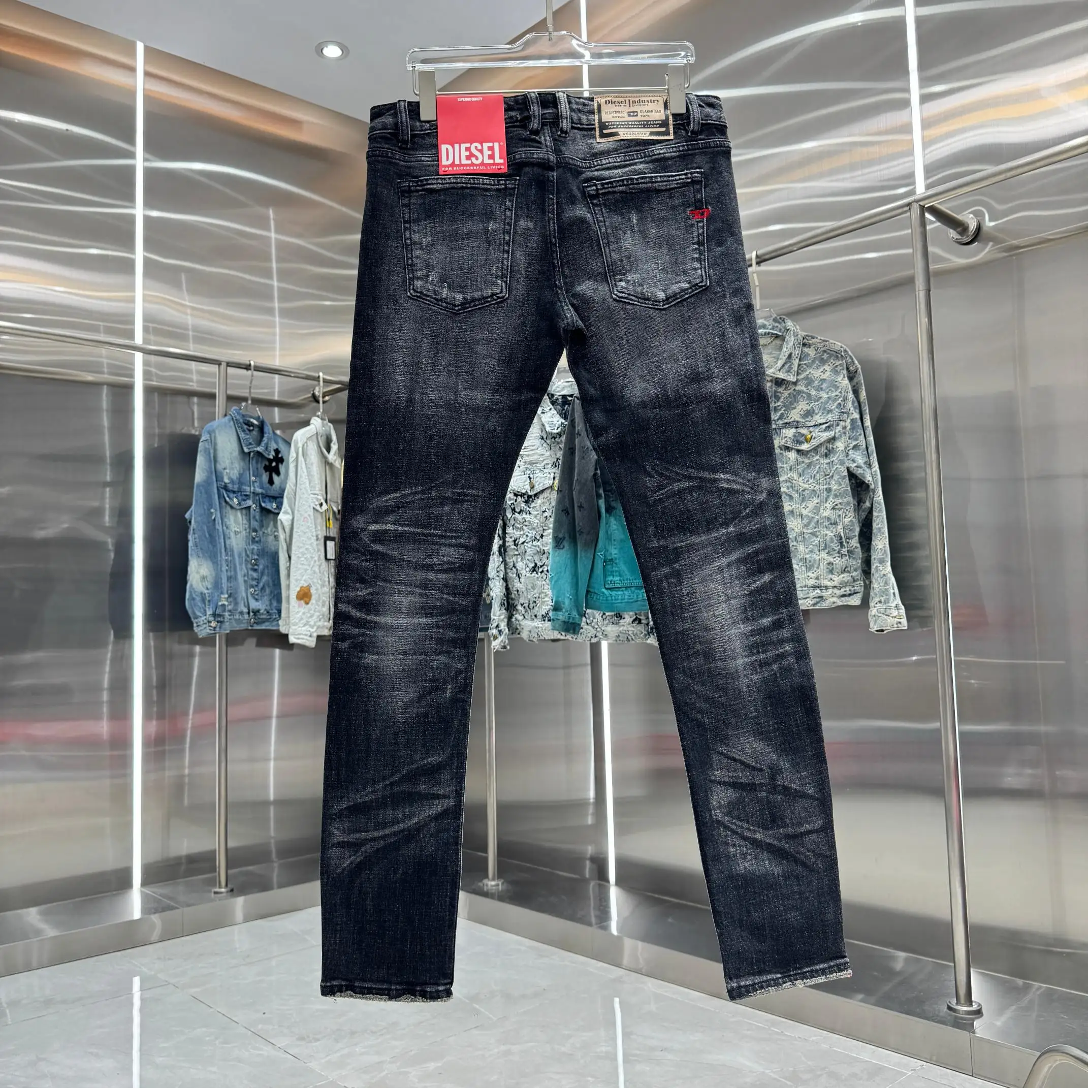 Distressed Slim-Fit Washed Jeans D22019131 — view 2