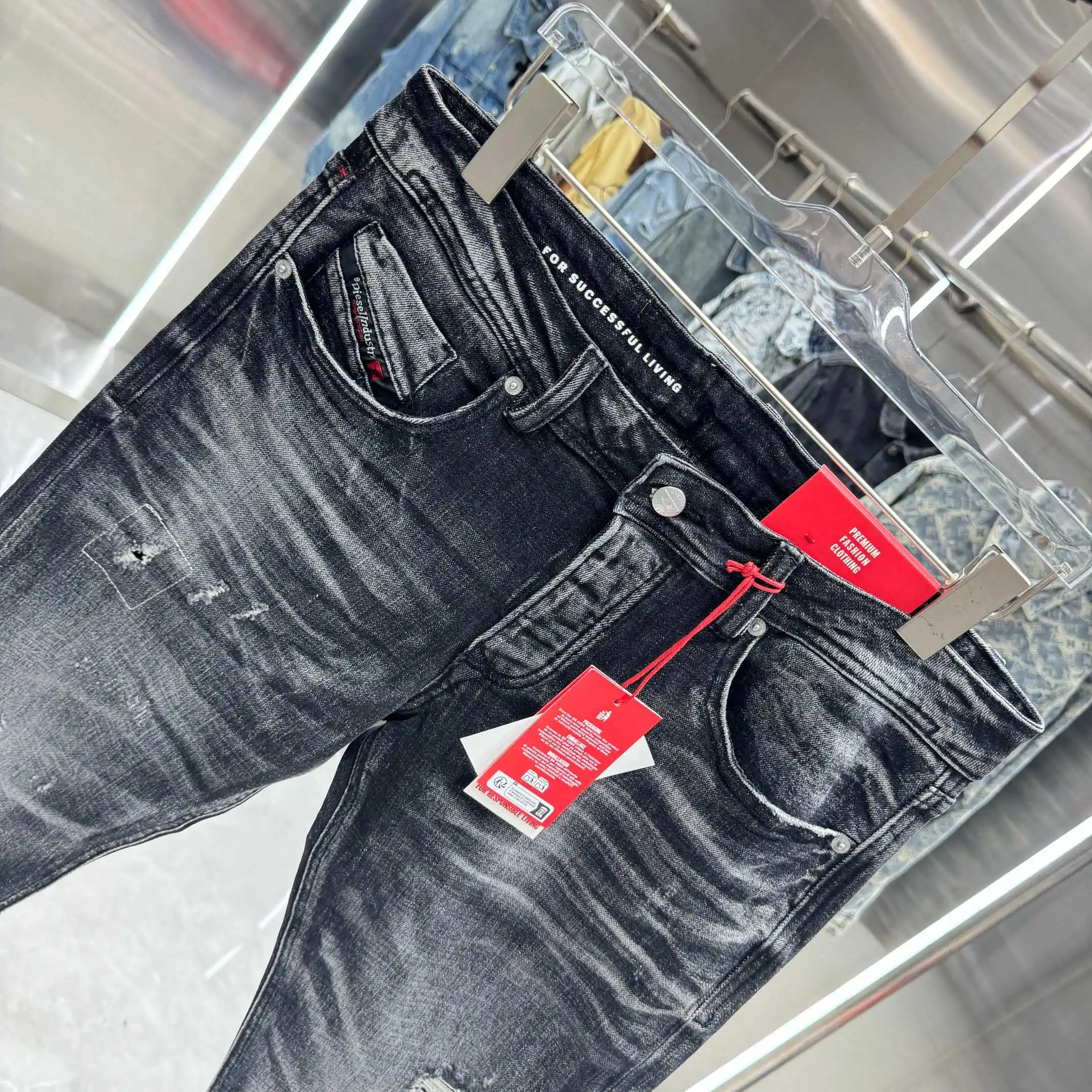 Distressed Slim-Fit Washed Jeans D22019131 — view 4