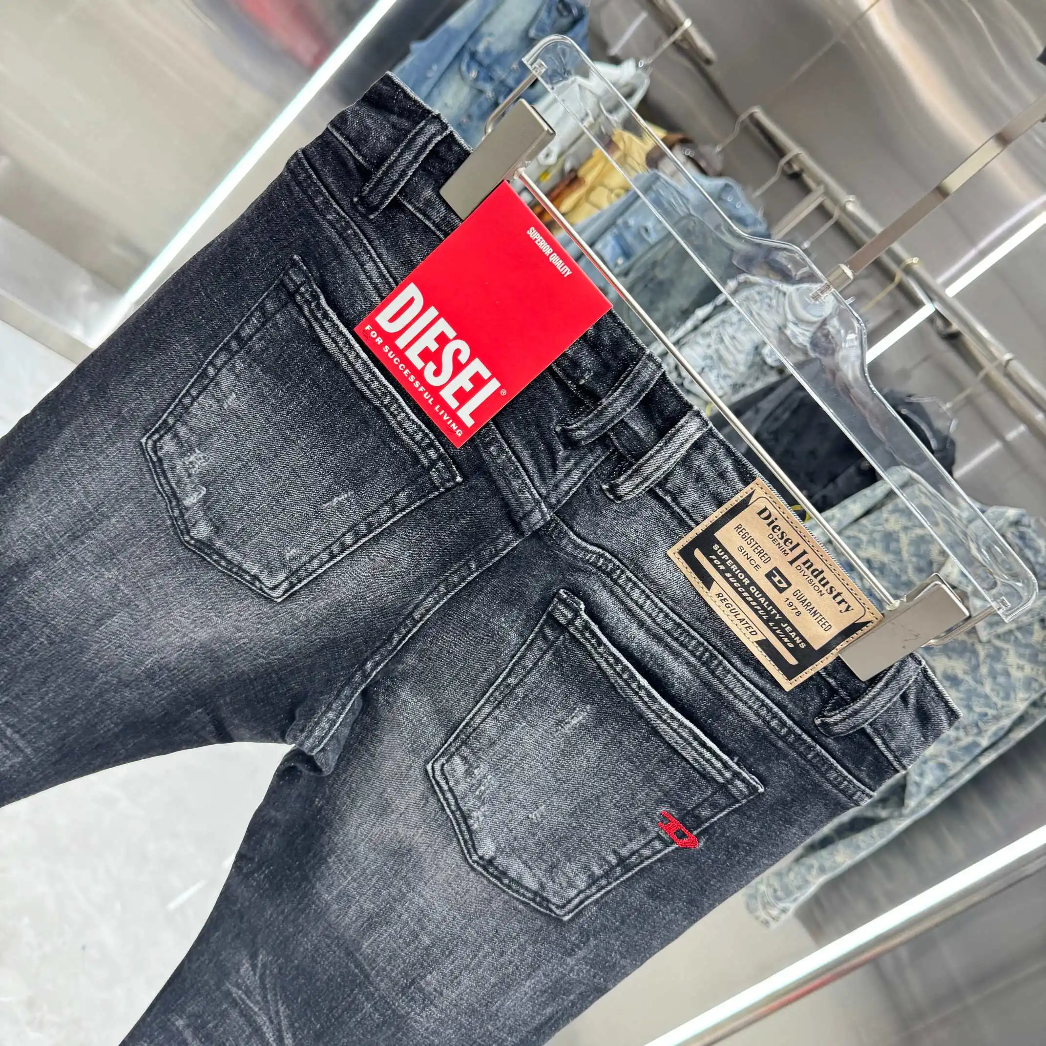Distressed Slim-Fit Washed Jeans D22019131 — view 5