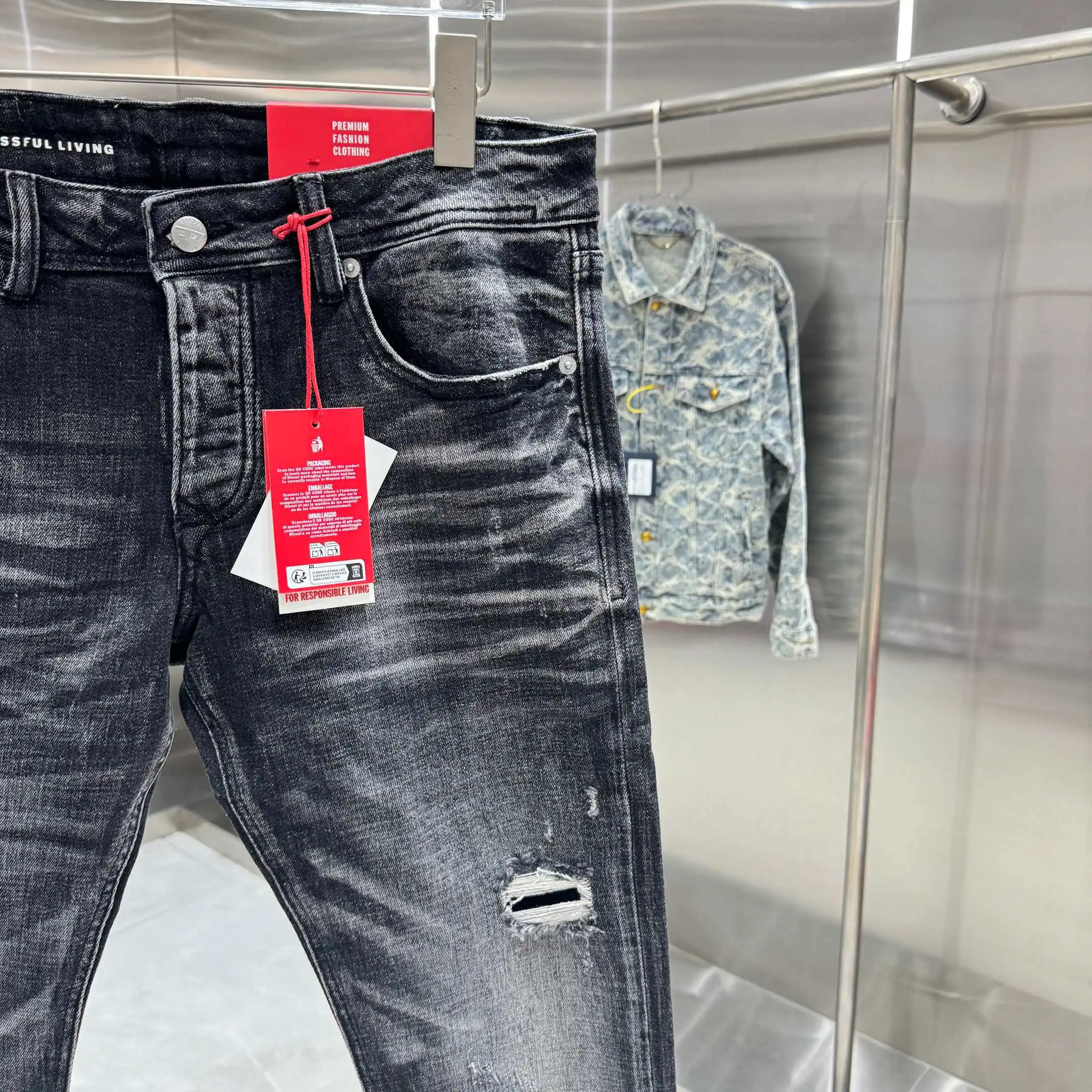 Distressed Slim-Fit Washed Jeans D22019131 — view 7
