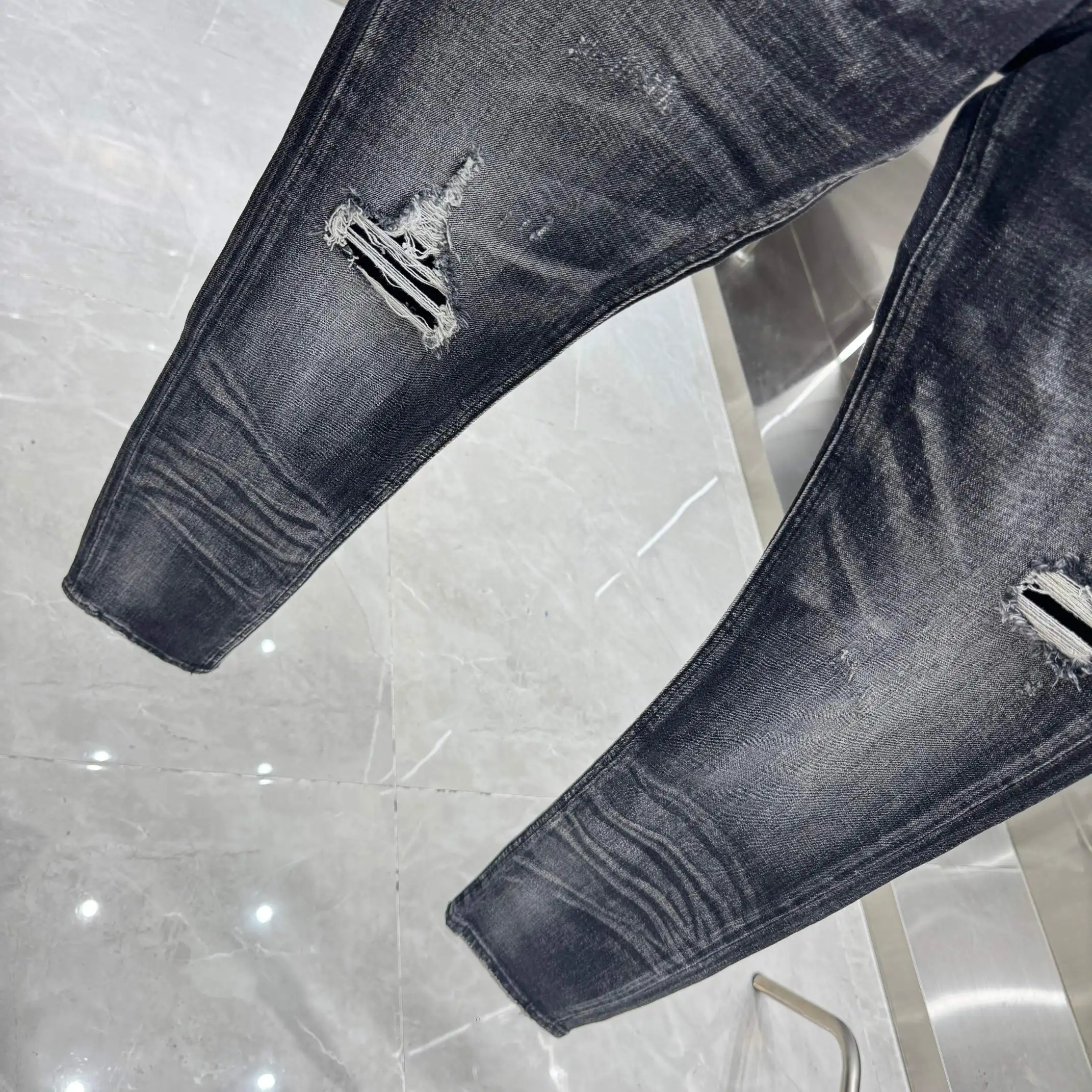 Distressed Slim-Fit Washed Jeans D22019131 — view 9
