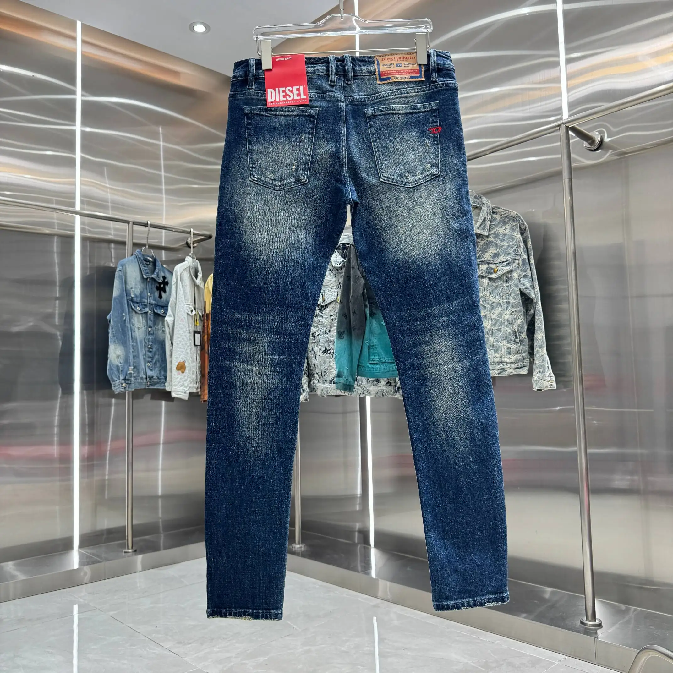 Distressed Slim-Fit Washed Jeans D22019130 — view 2