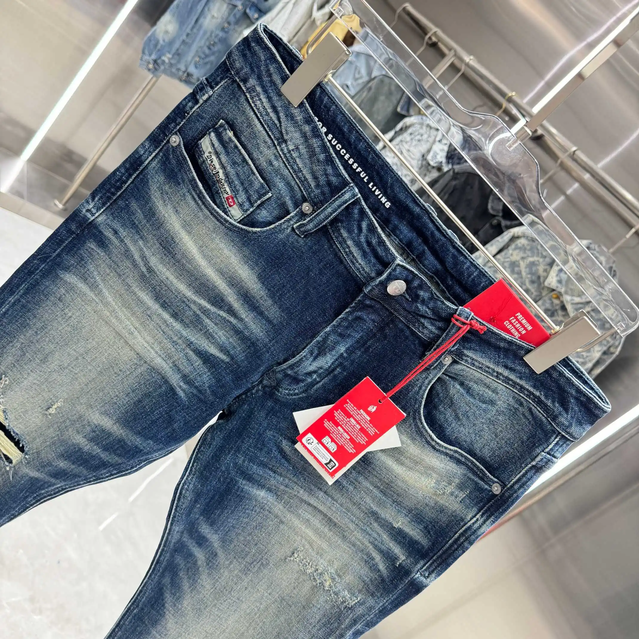 Distressed Slim-Fit Washed Jeans D22019130 — view 4