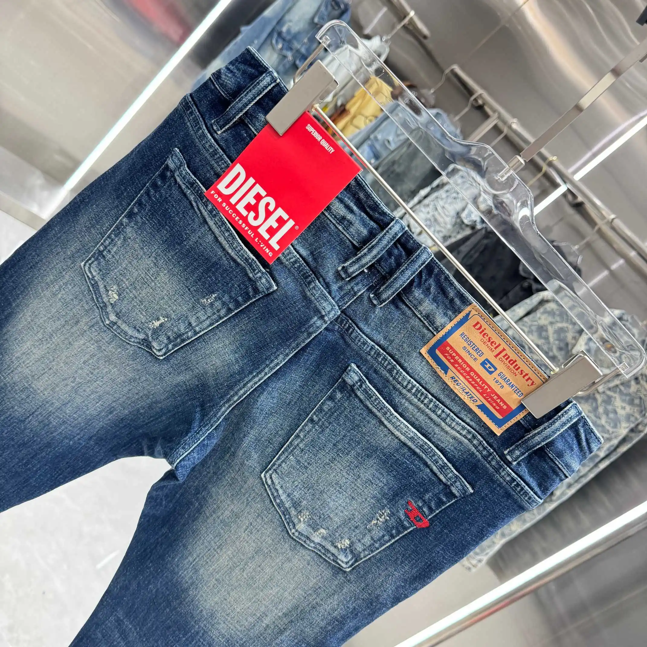 Distressed Slim-Fit Washed Jeans D22019130 — view 5