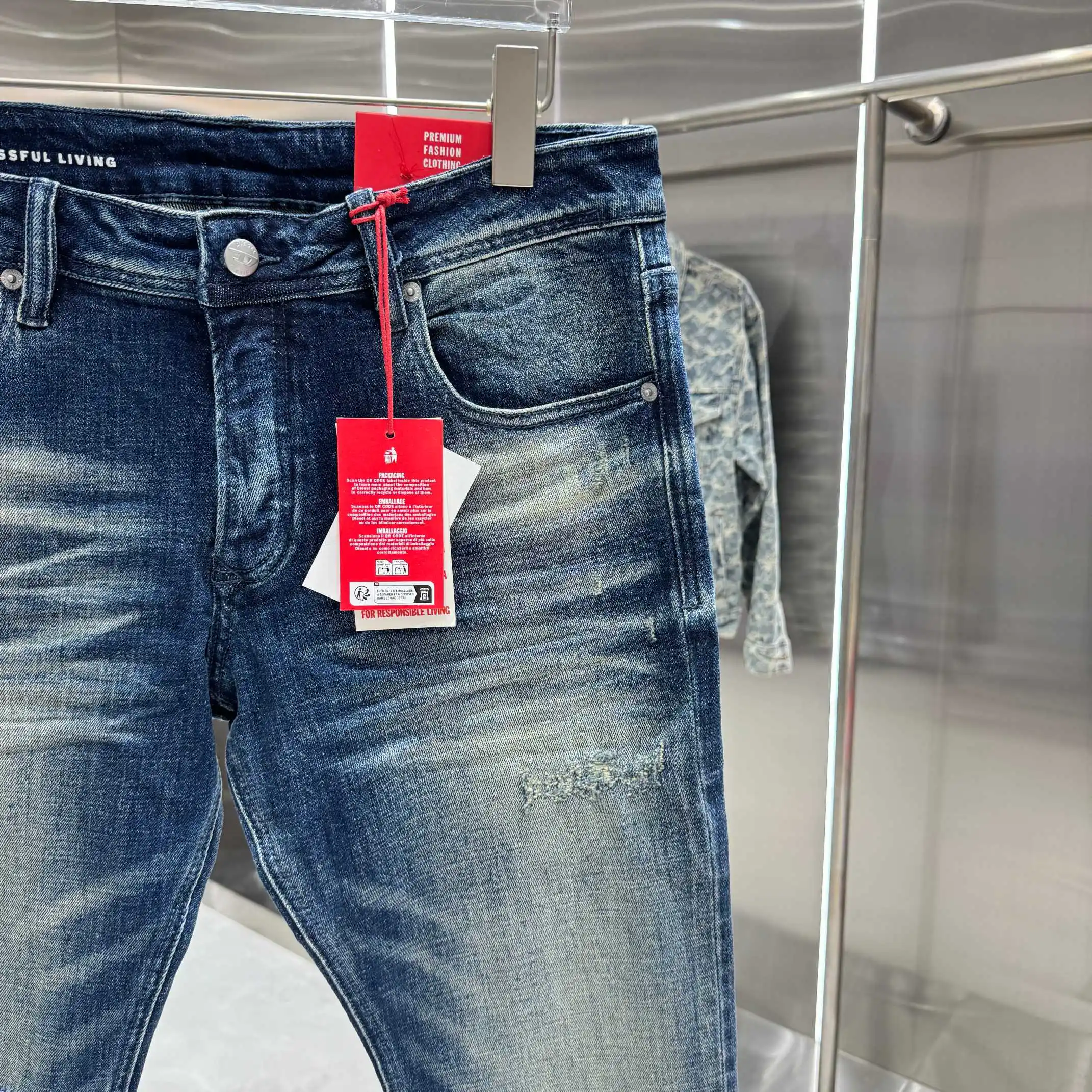 Distressed Slim-Fit Washed Jeans D22019130 — view 7