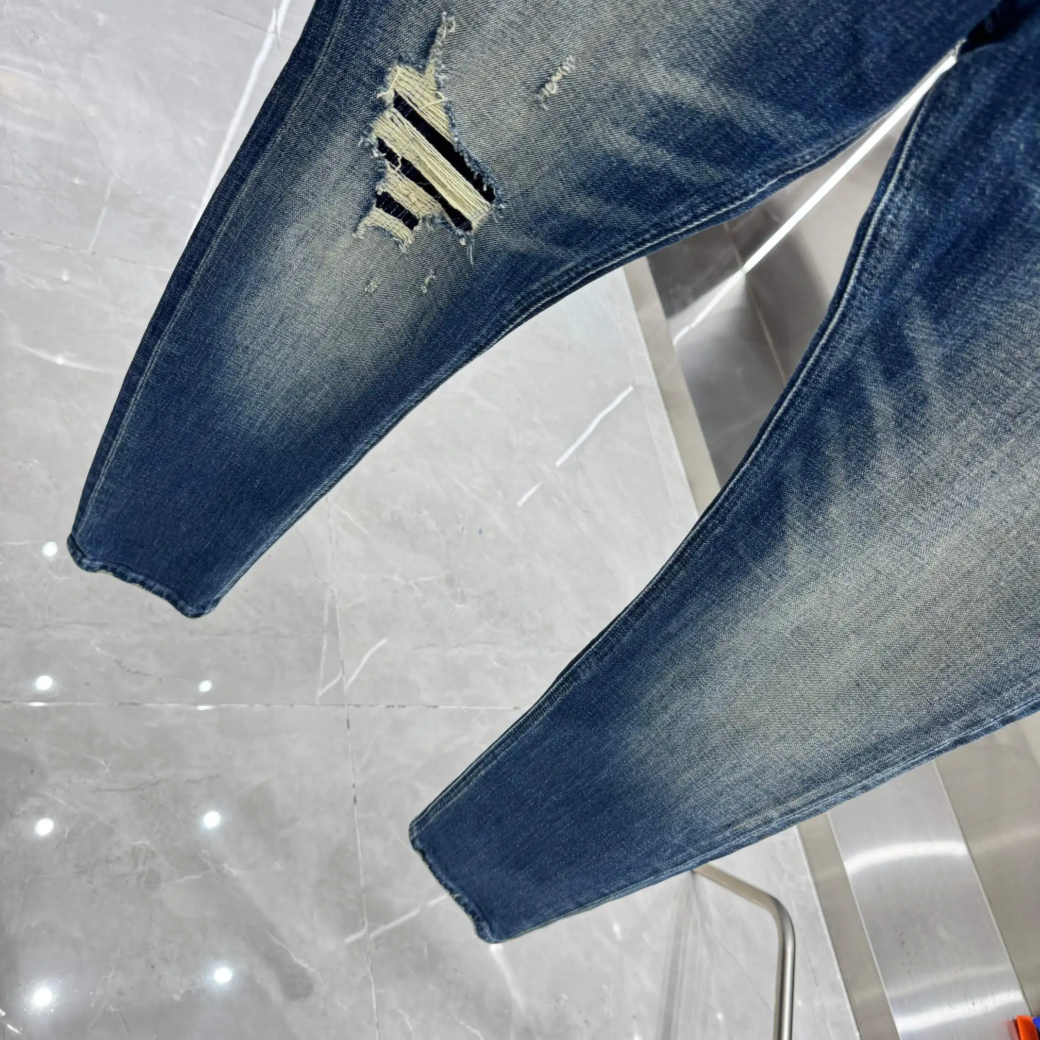 Distressed Slim-Fit Washed Jeans D22019130 — view 9