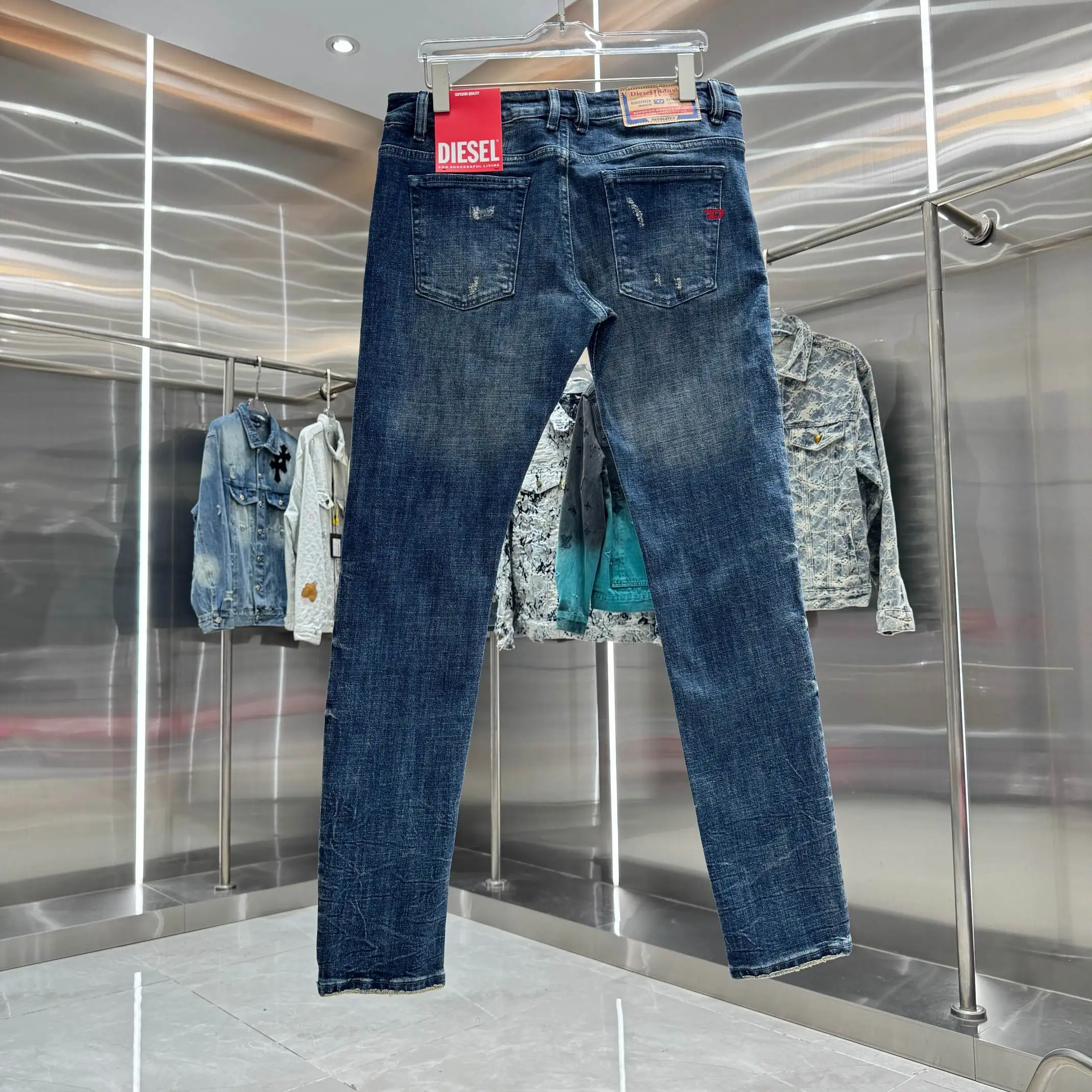 Distressed Slim-Fit Washed Jeans D22019133 — view 2