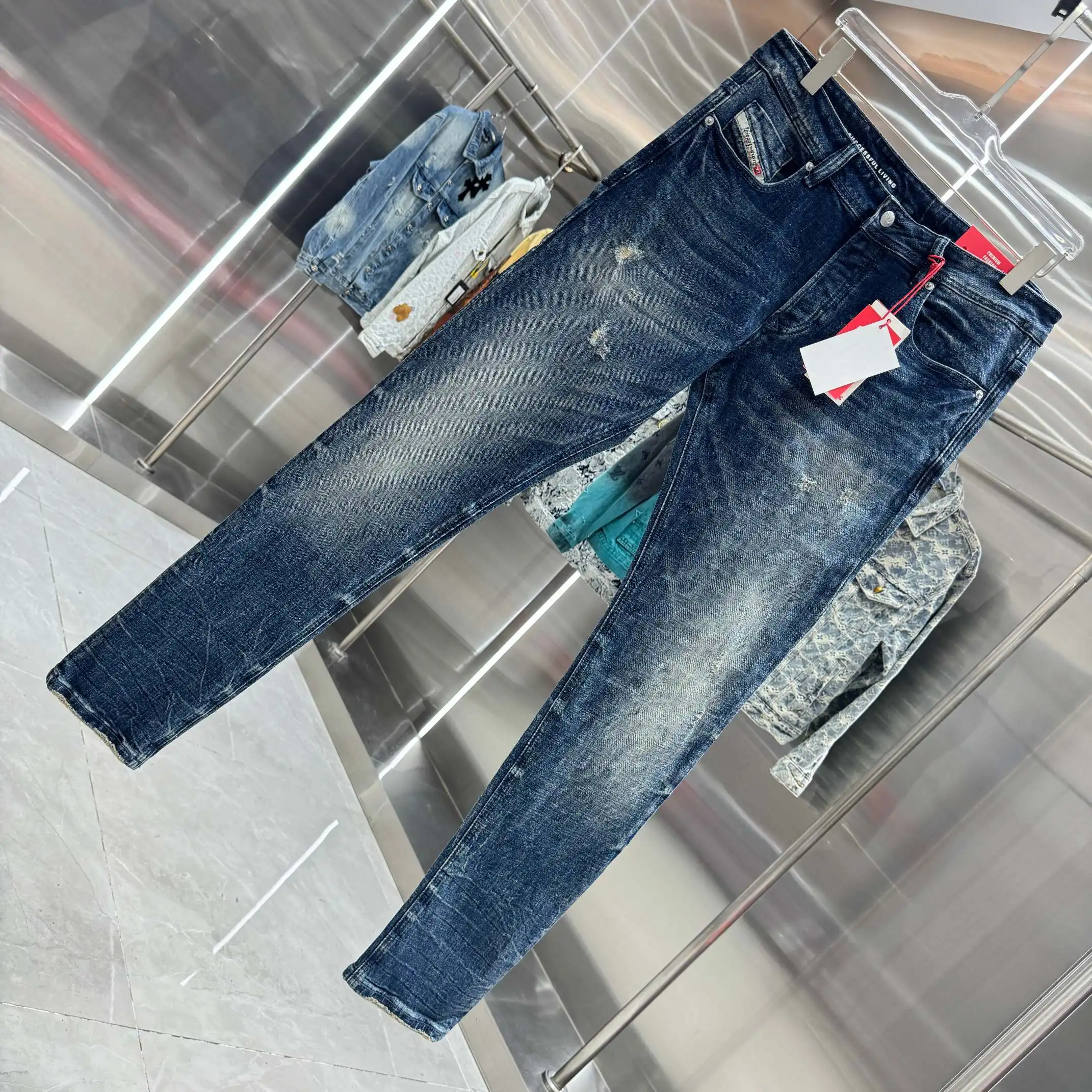 Distressed Slim-Fit Washed Jeans D22019133 — view 3