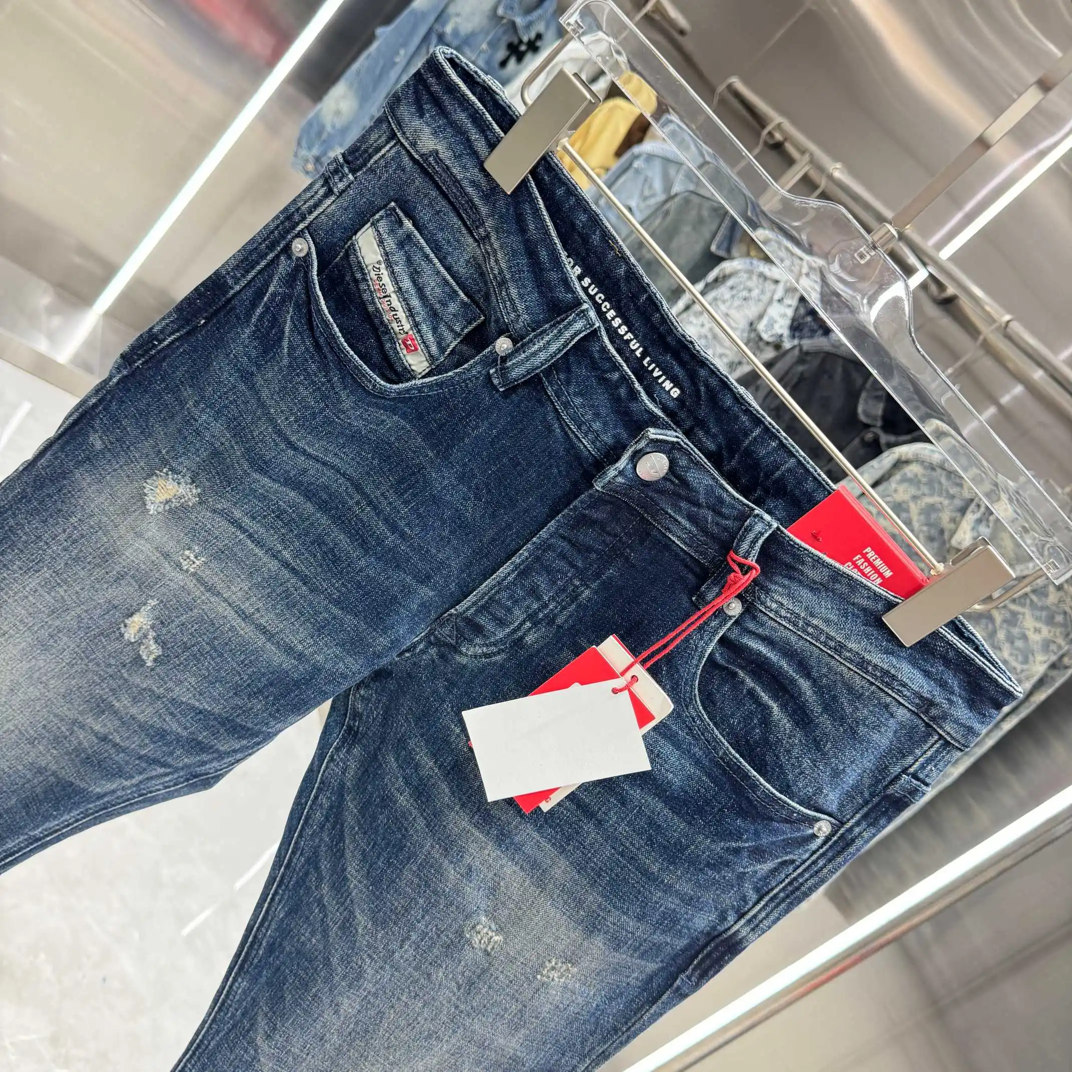 Distressed Slim-Fit Washed Jeans D22019133 — view 4