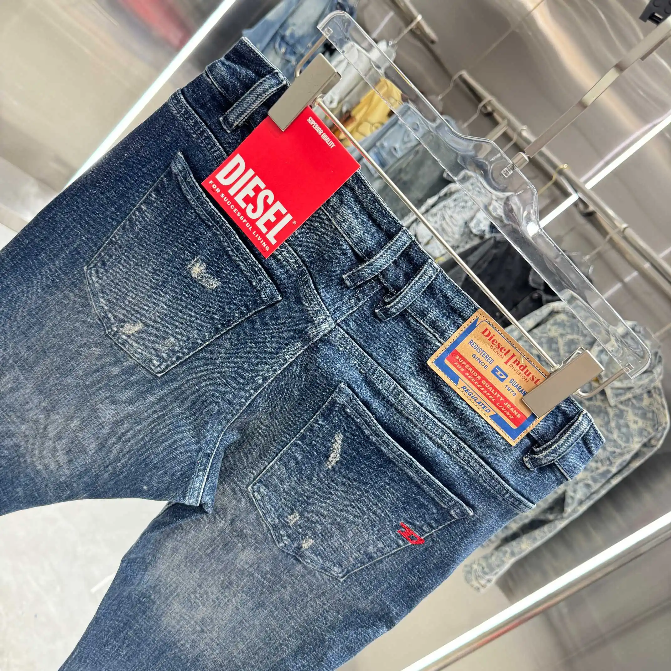 Distressed Slim-Fit Washed Jeans D22019133 — view 5