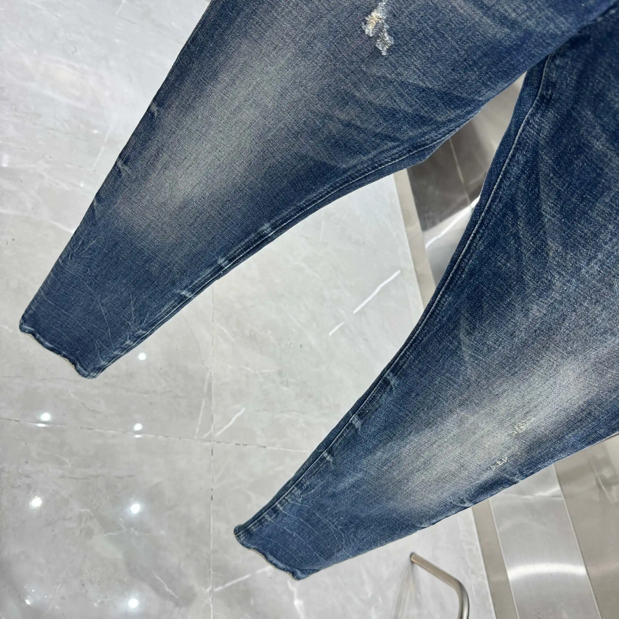 Distressed Slim-Fit Washed Jeans D22019133 — view 9