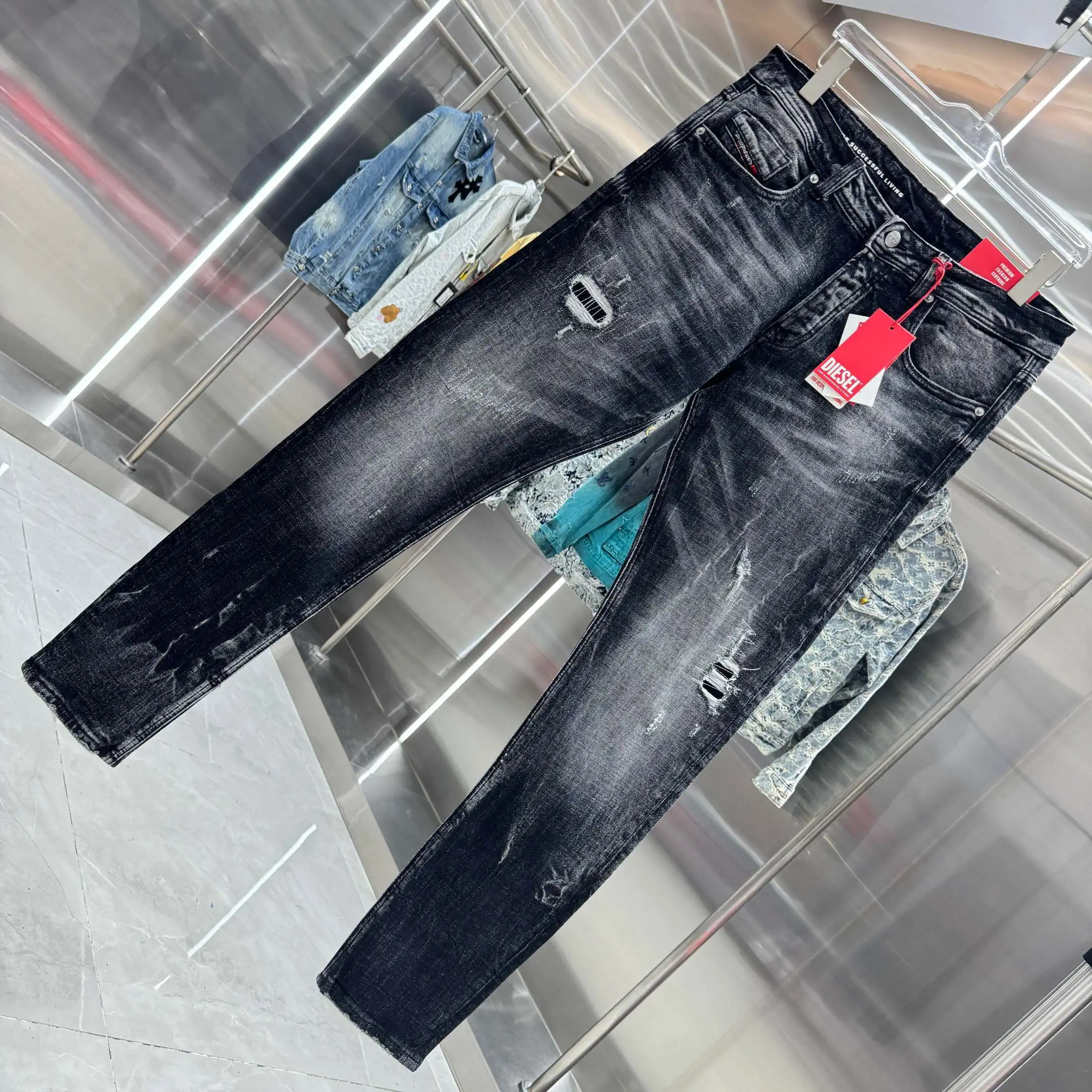Distressed Slim-Fit Washed Jeans D22019129 — view 3