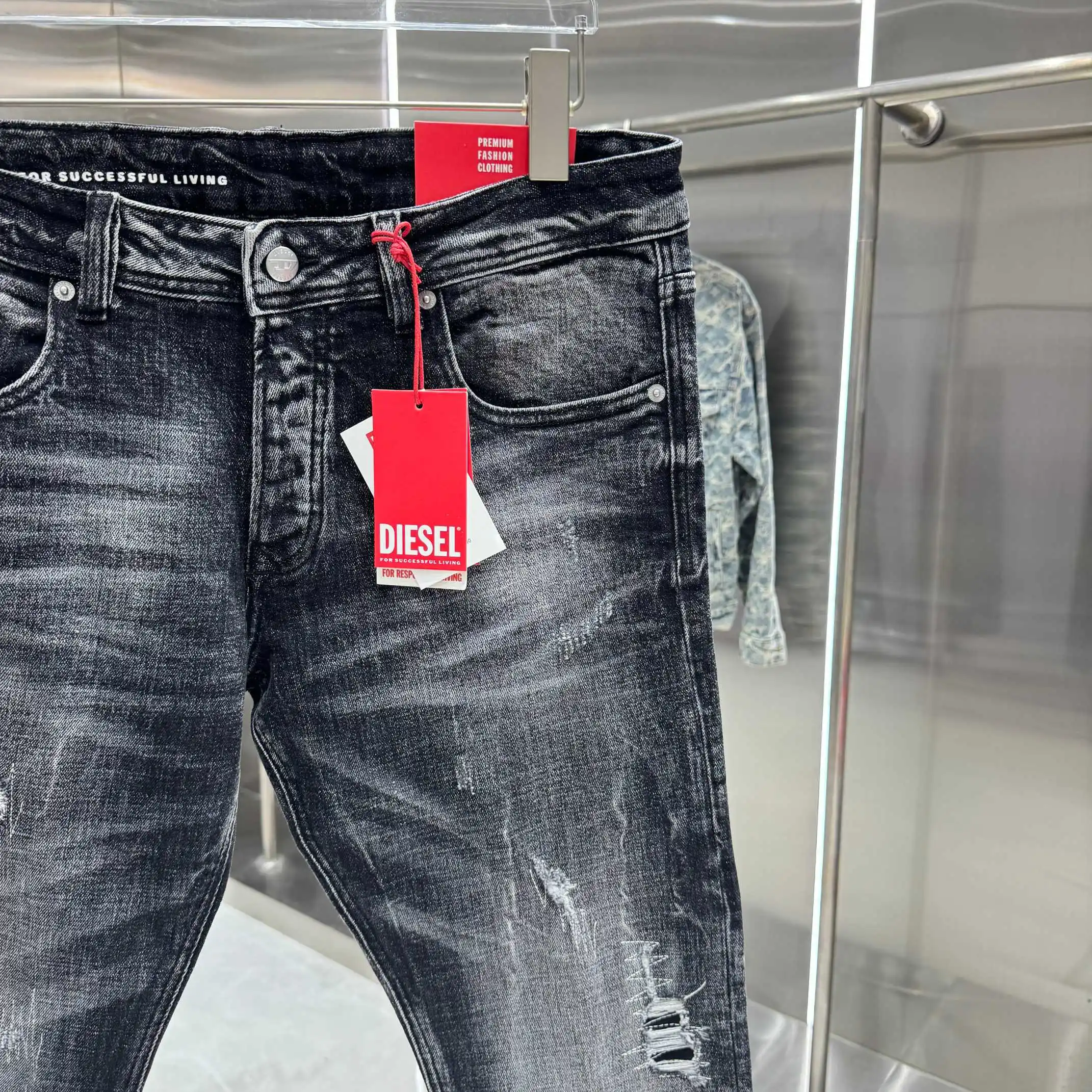 Distressed Slim-Fit Washed Jeans D22019129 — view 7