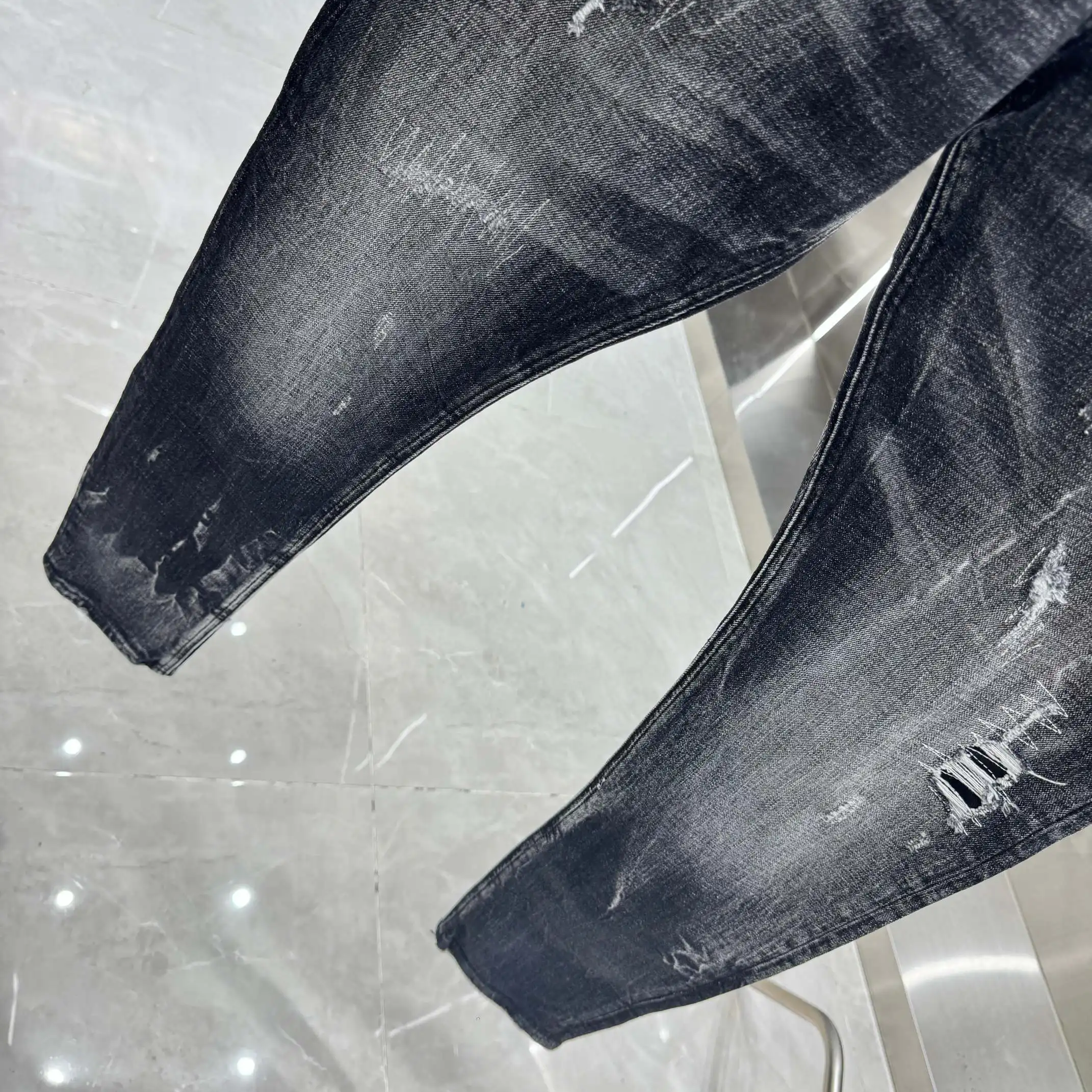 Distressed Slim-Fit Washed Jeans D22019129 — view 9