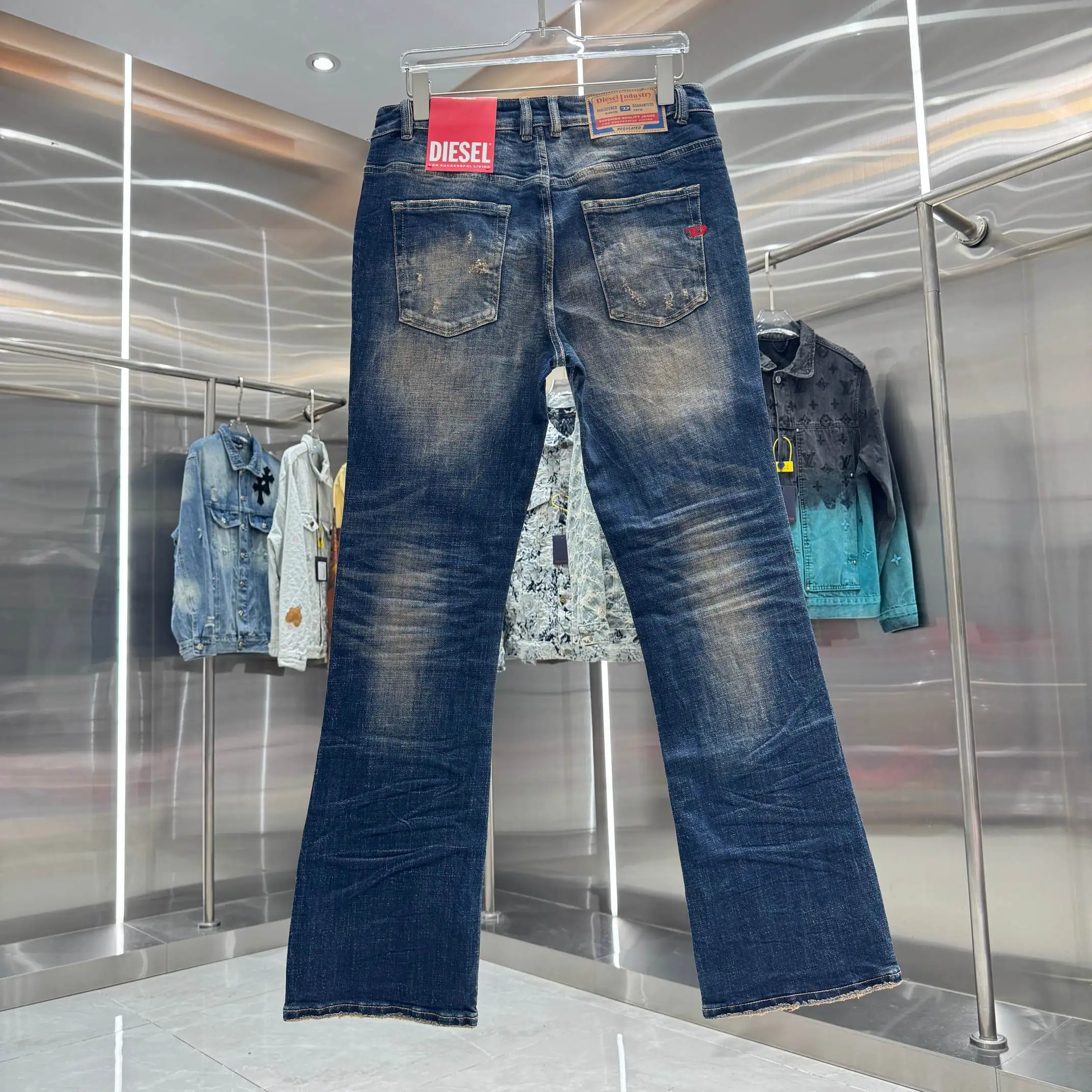 Distressed Bootcut Jeans D22019135 — view 2