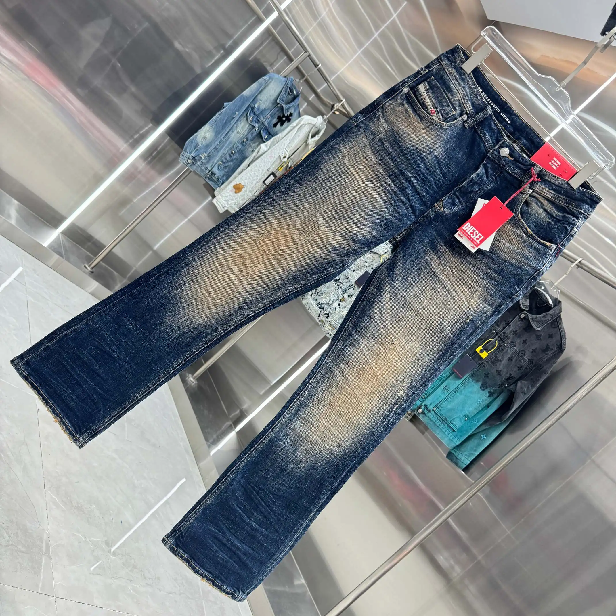 Distressed Bootcut Jeans D22019135 — view 3