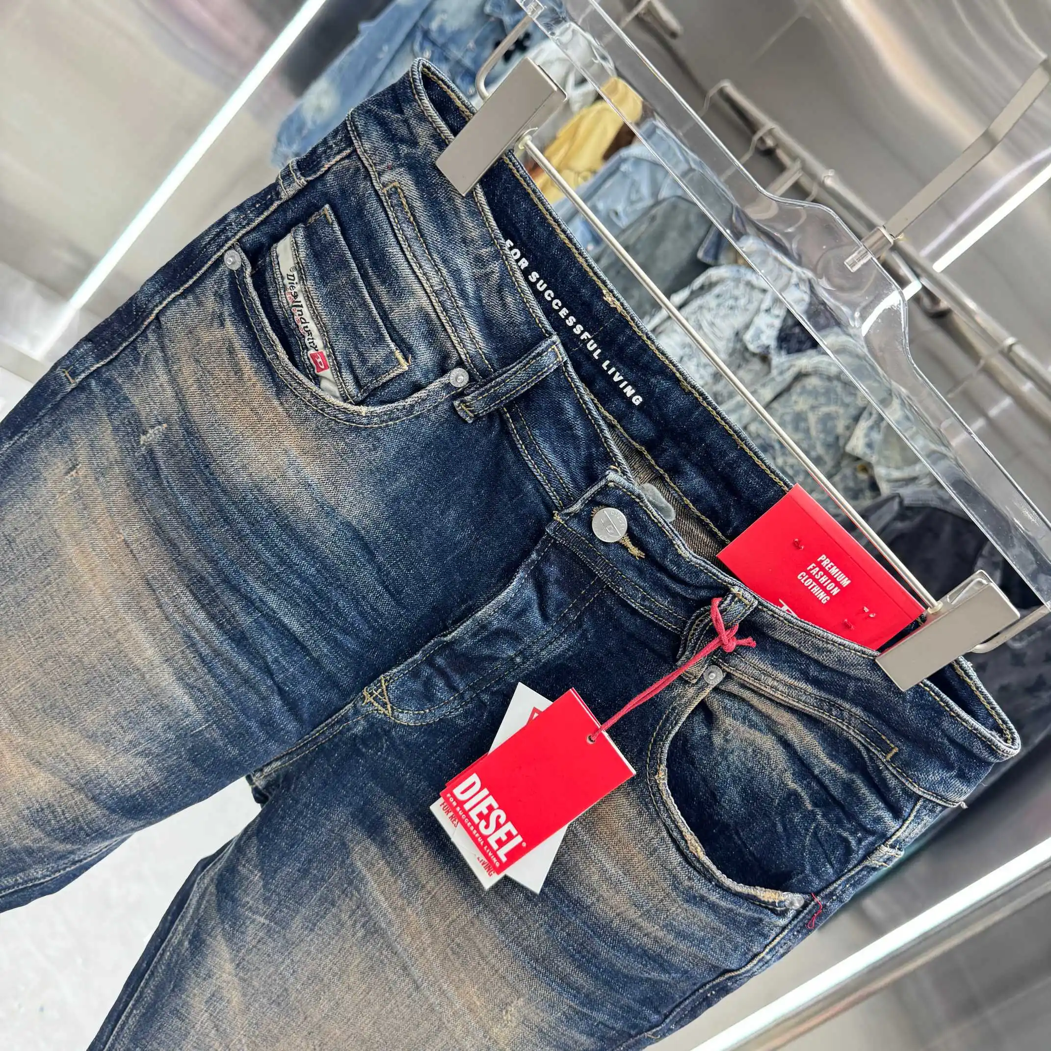 Distressed Bootcut Jeans D22019135 — view 4