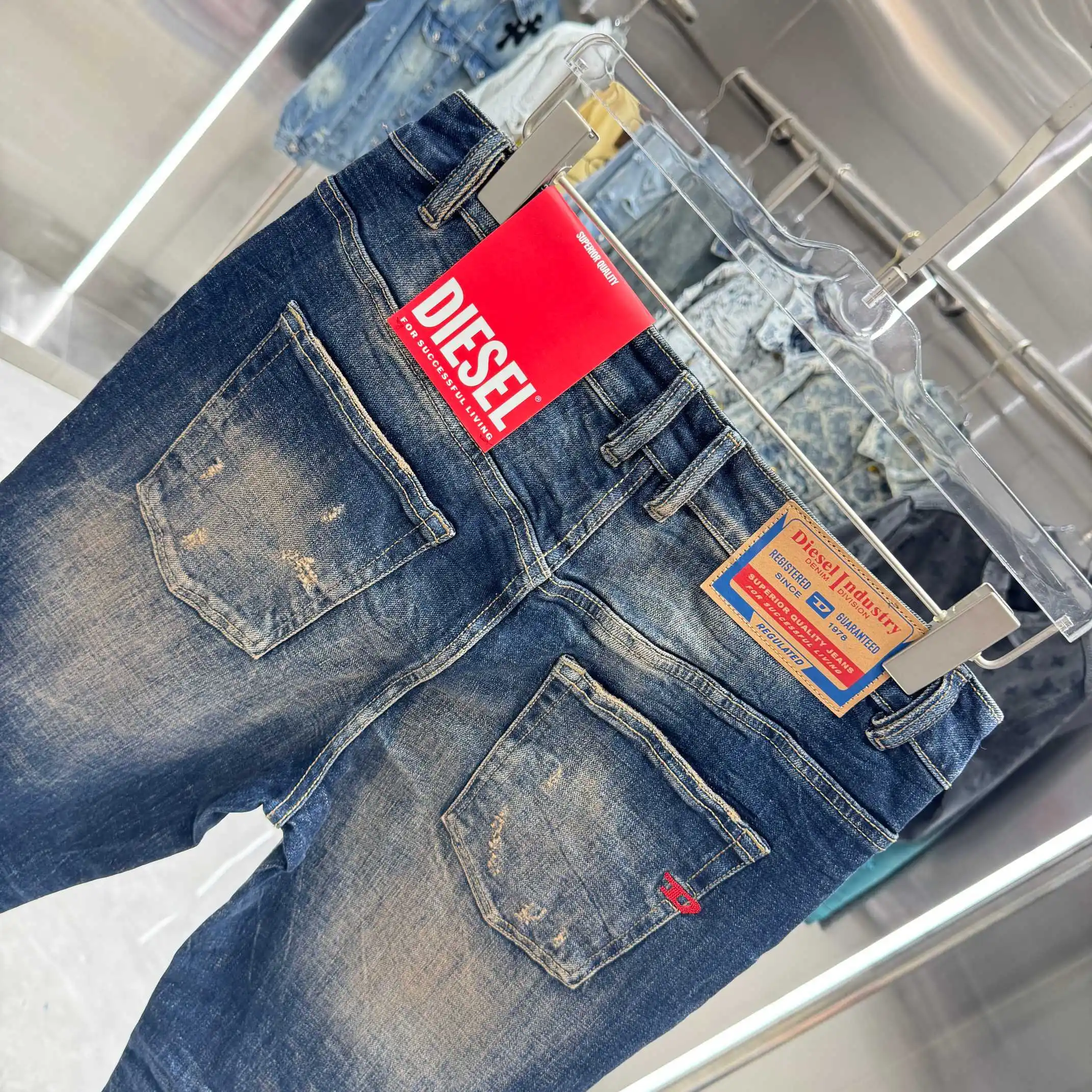 Distressed Bootcut Jeans D22019135 — view 5