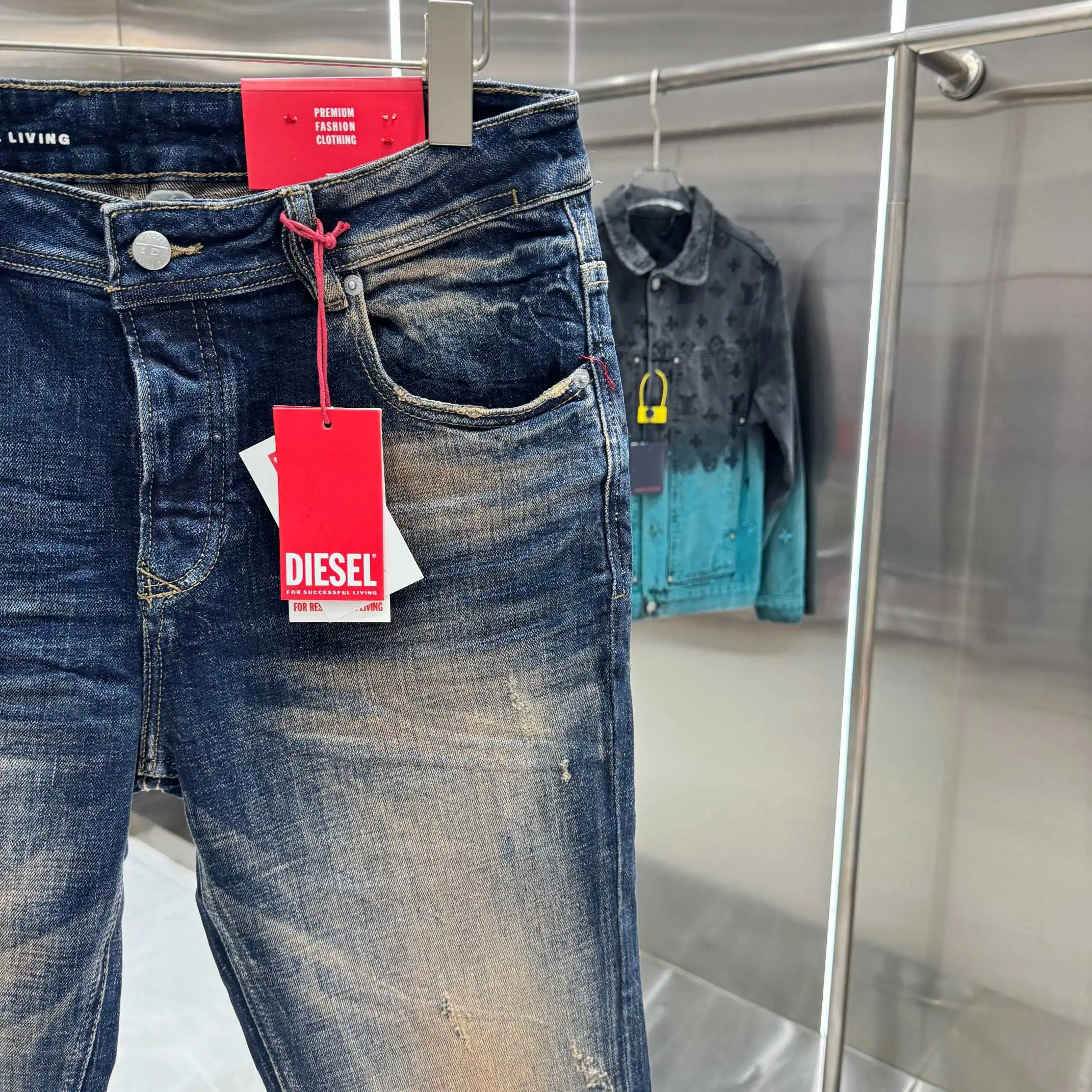 Distressed Bootcut Jeans D22019135 — view 7