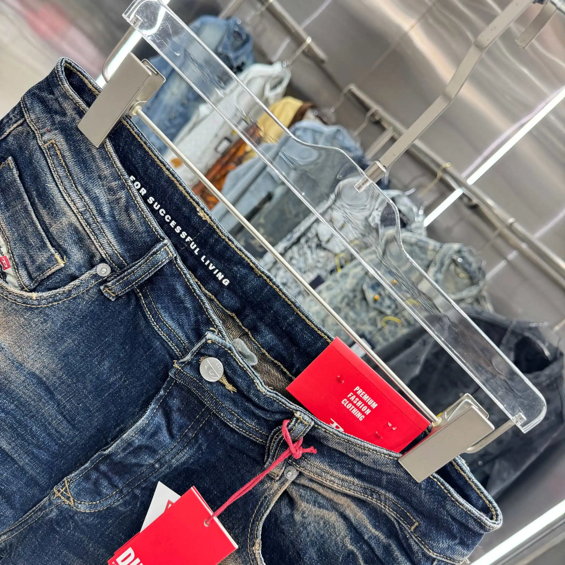 Distressed Bootcut Jeans D22019135 — view 8