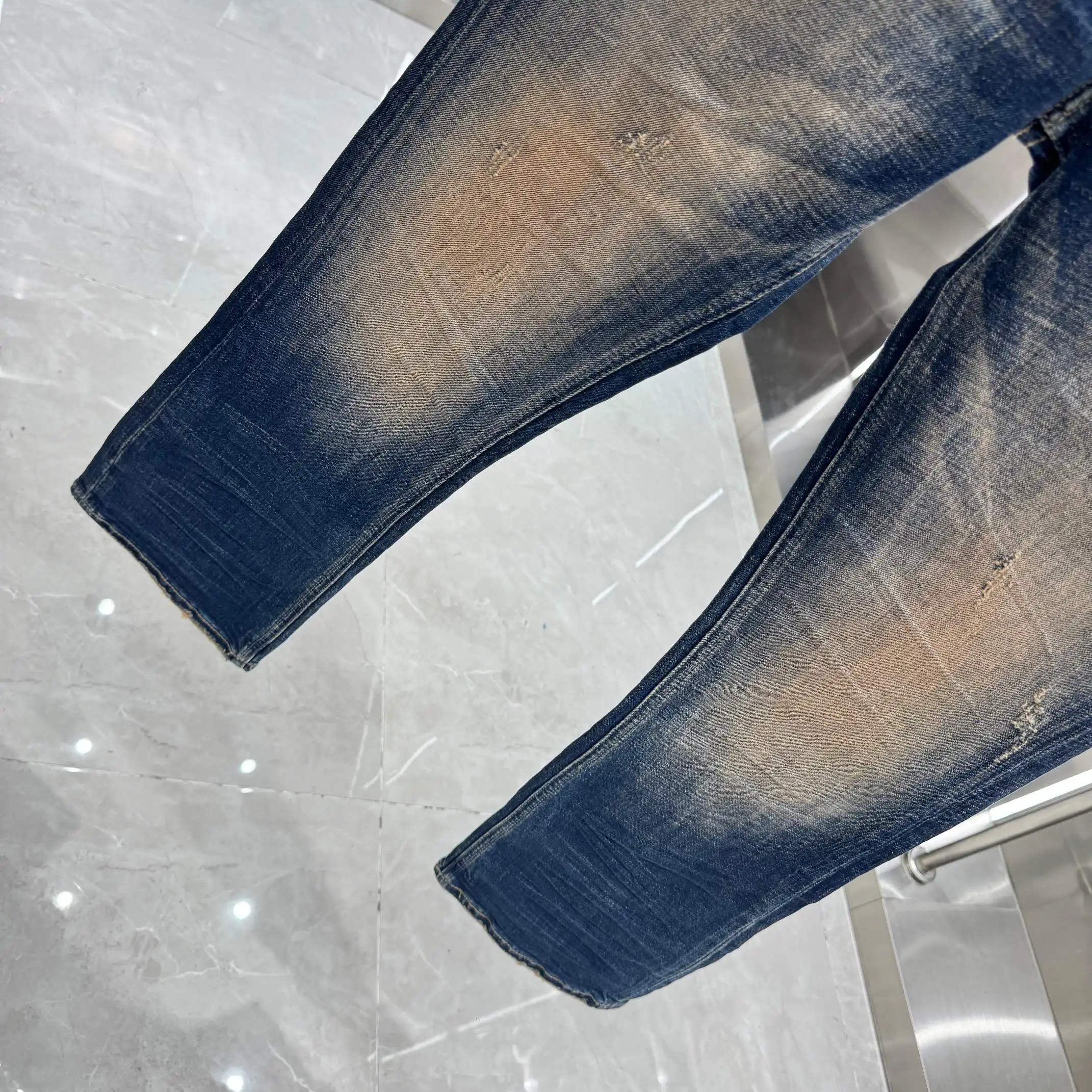 Distressed Bootcut Jeans D22019135 — view 9