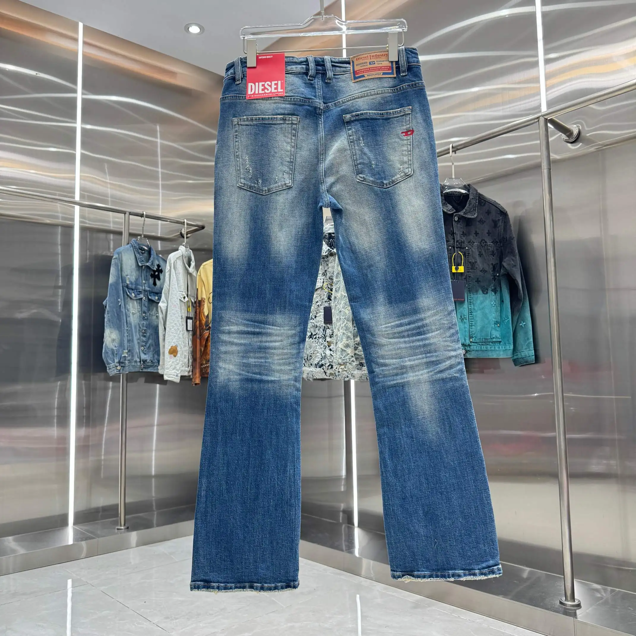 Distressed Bootcut Jeans D22019134 — view 2