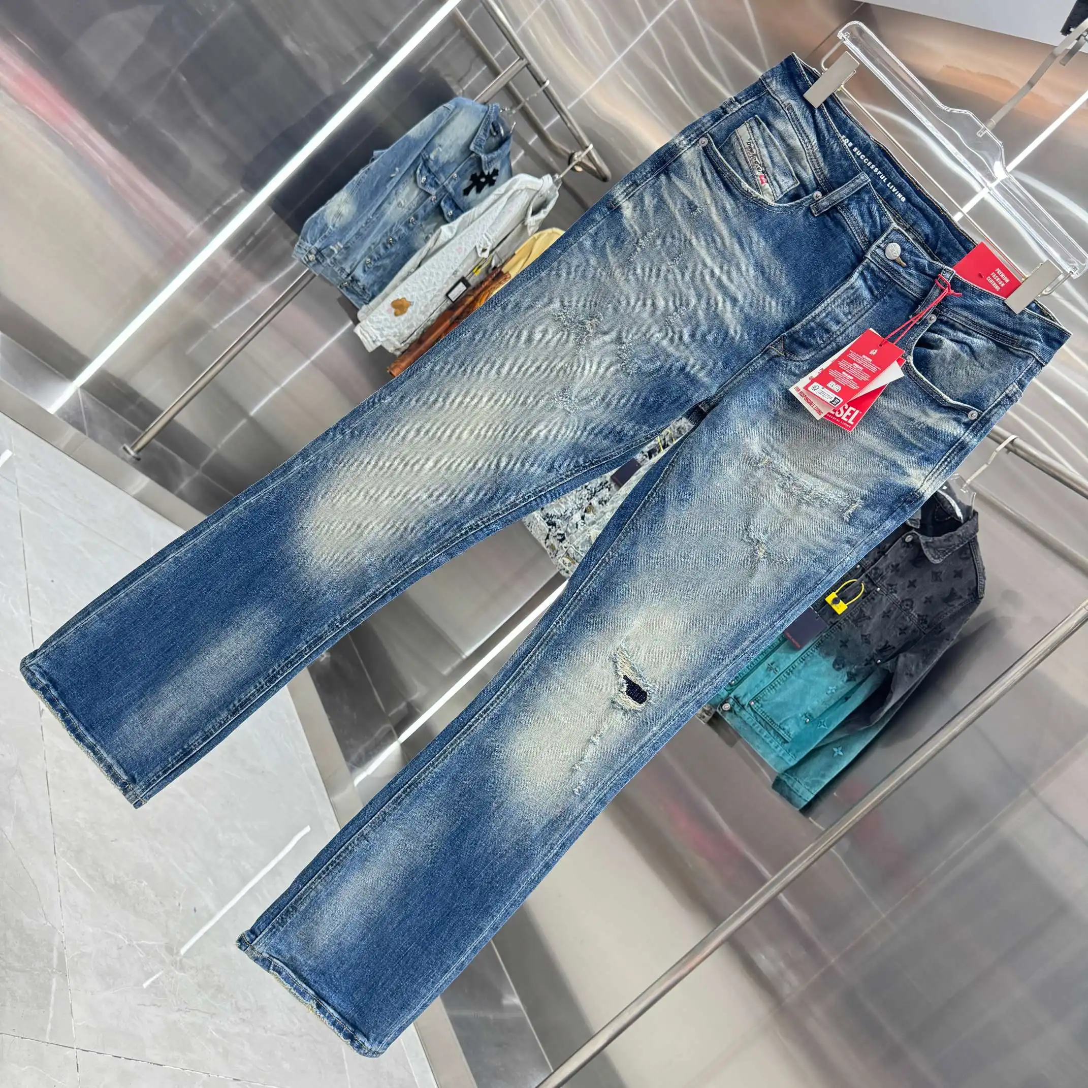 Distressed Bootcut Jeans D22019134 — view 3