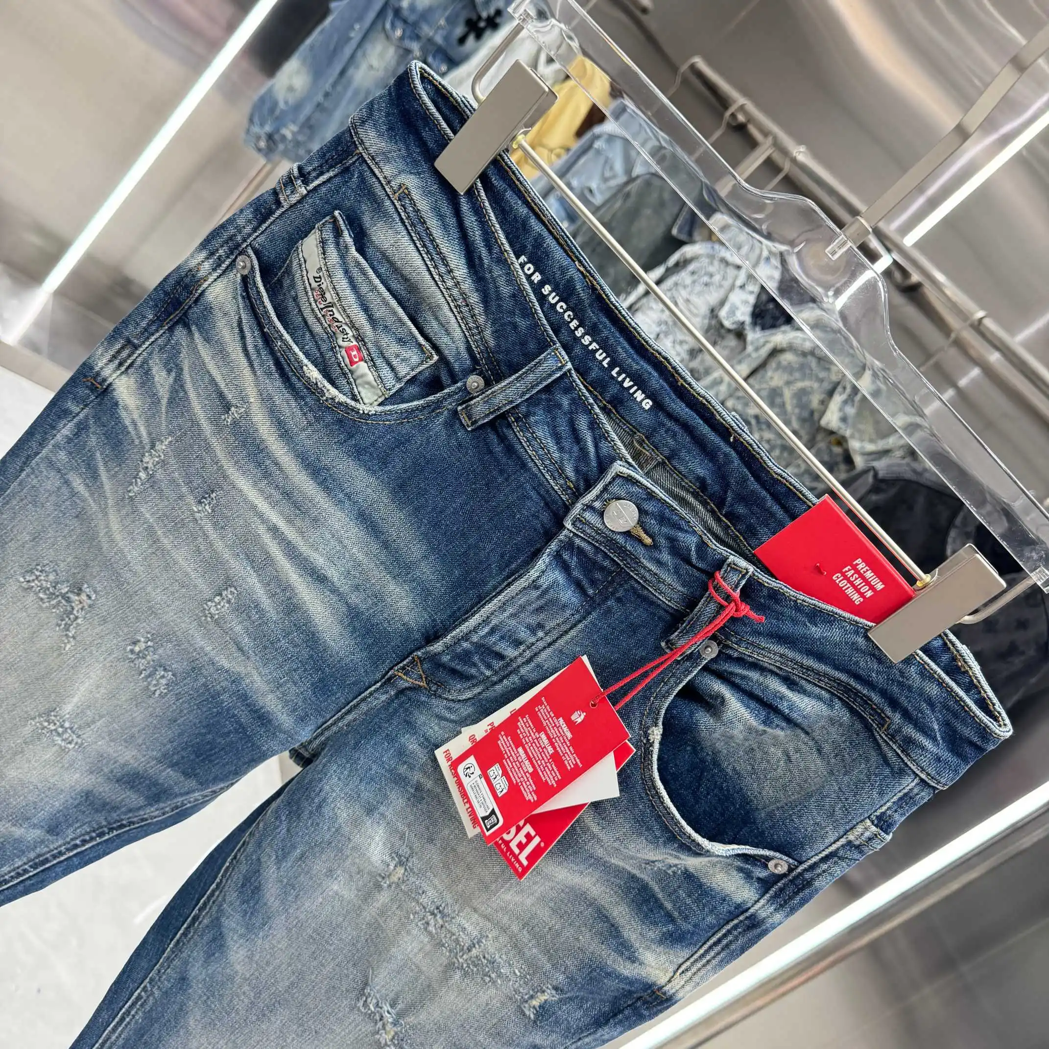 Distressed Bootcut Jeans D22019134 — view 4