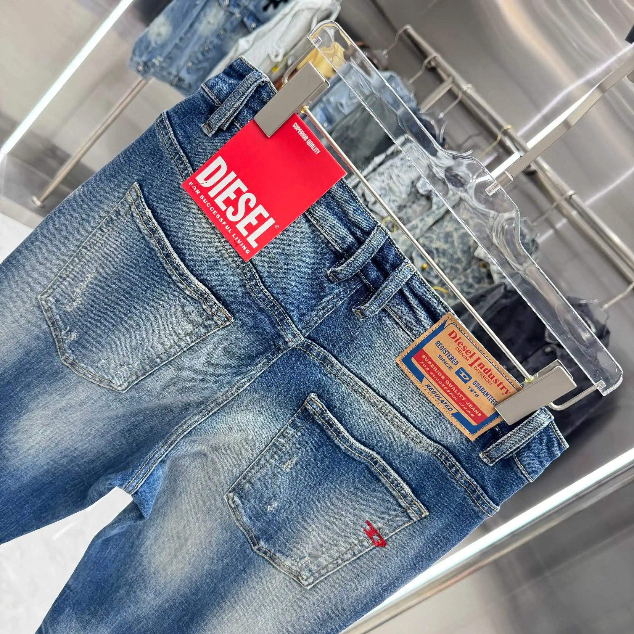 Distressed Bootcut Jeans D22019134 — view 5