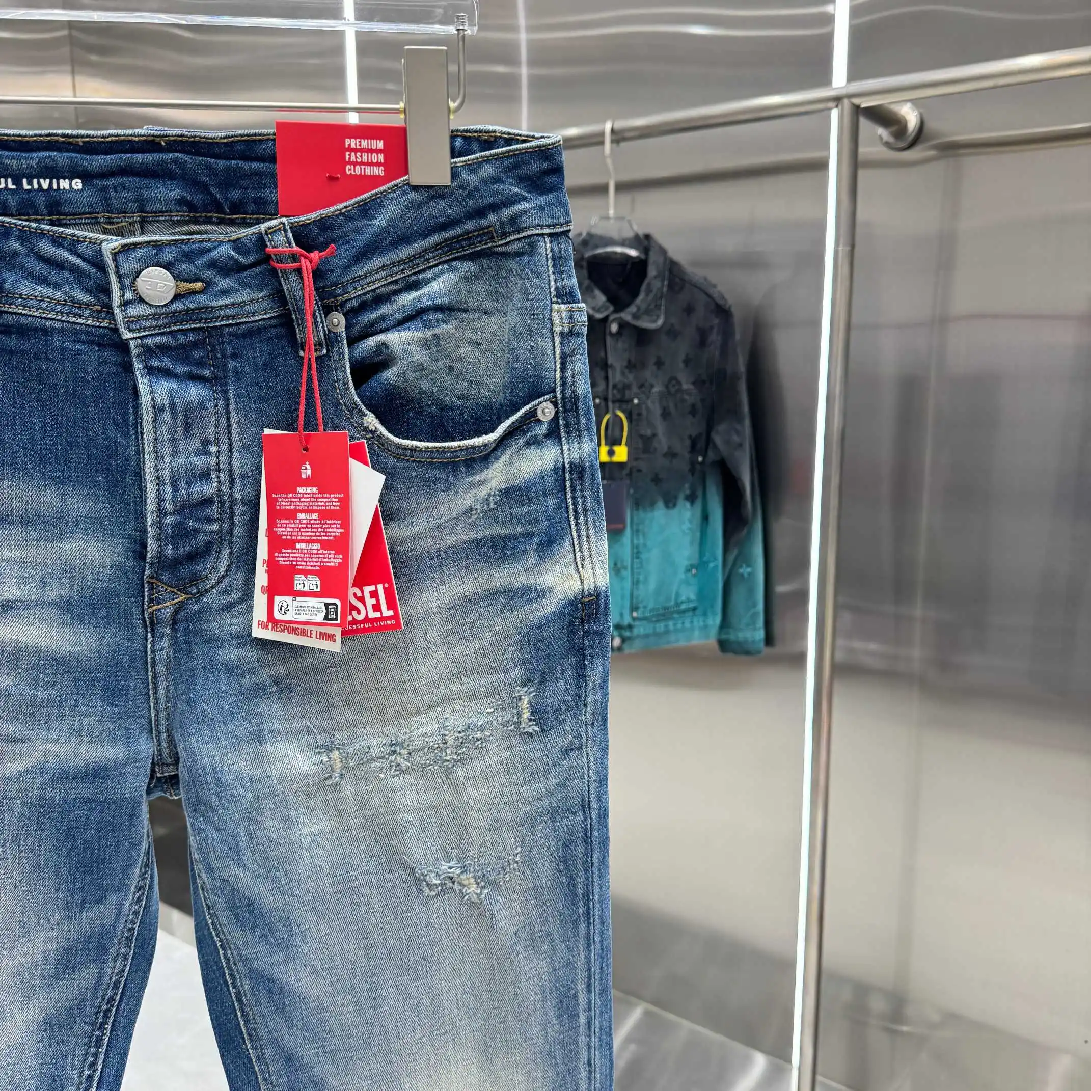 Distressed Bootcut Jeans D22019134 — view 7